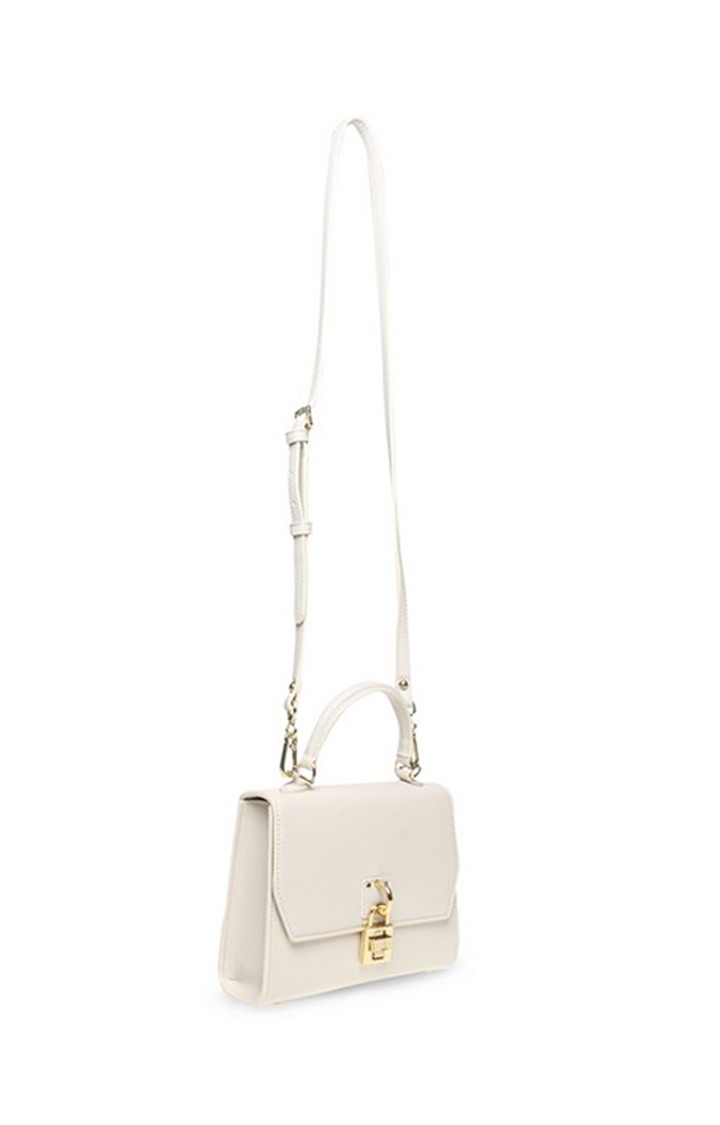 Btucca White Handbags