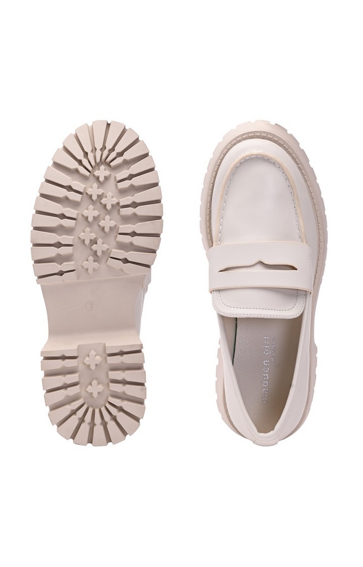 Heaathr White Closed Flats & Ballerinas