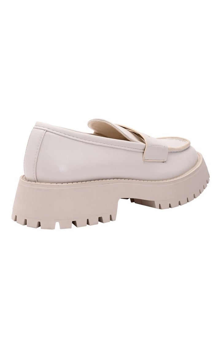 Heaathr White Closed Flats & Ballerinas