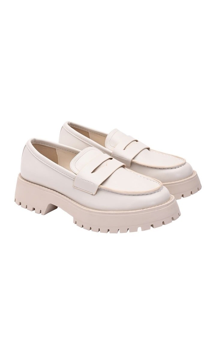 Heaathr White Closed Flats & Ballerinas