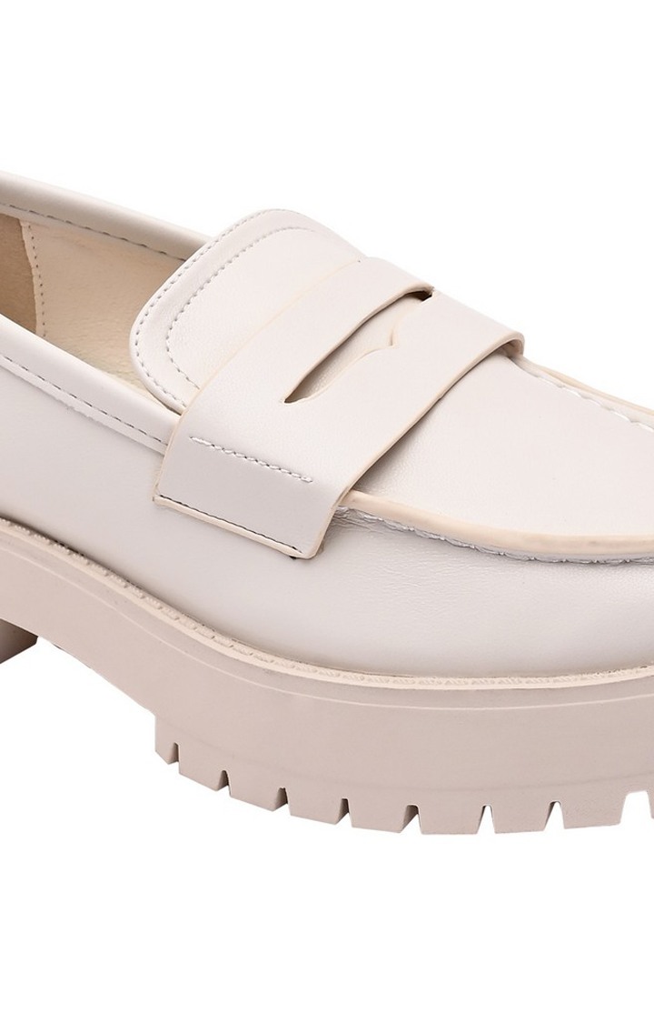Heaathr White Closed Flats & Ballerinas