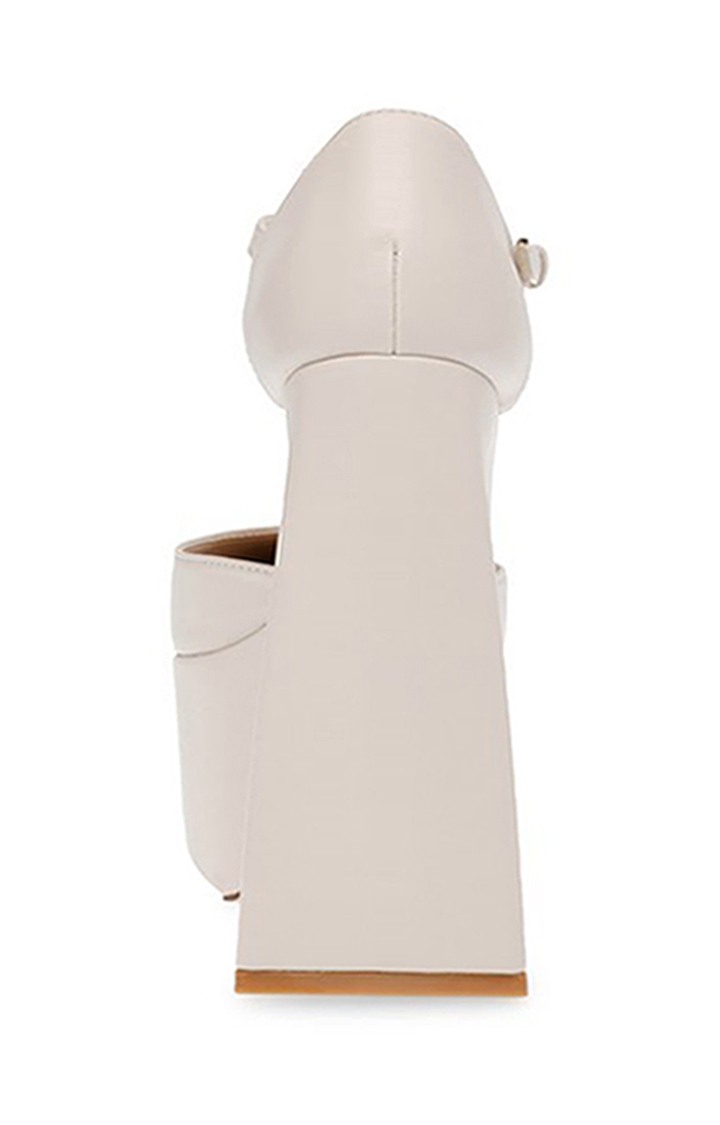 Secretz White Pumps