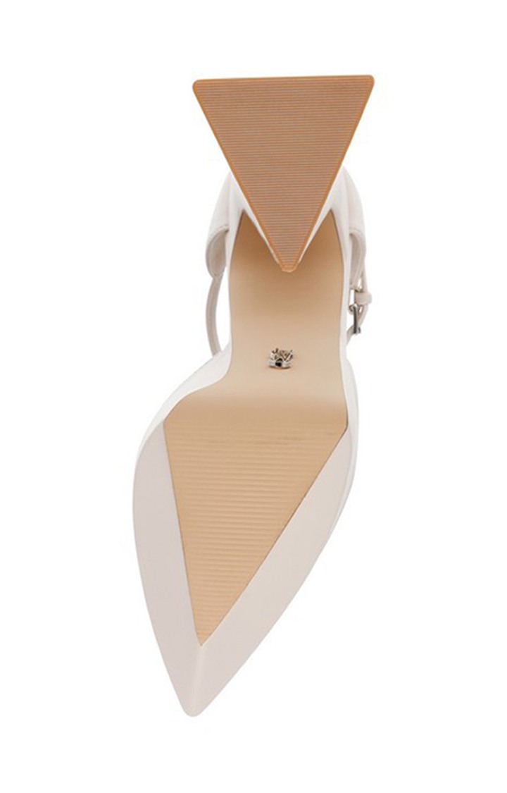 Secretz White Pumps