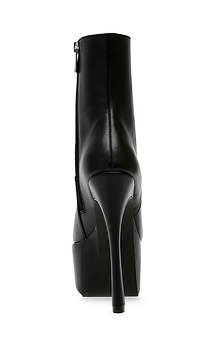 Off-Duty Black Boots