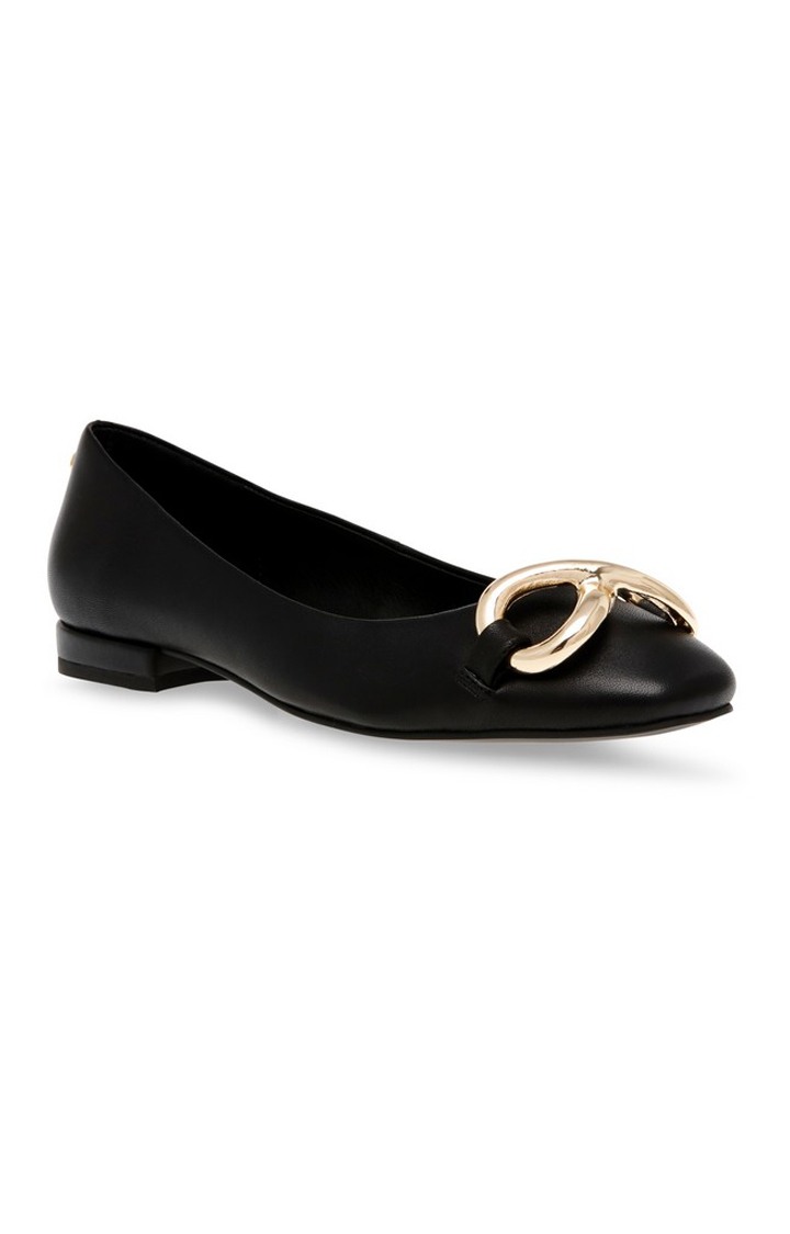 Gracyn Black Closed Flats & Ballerinas