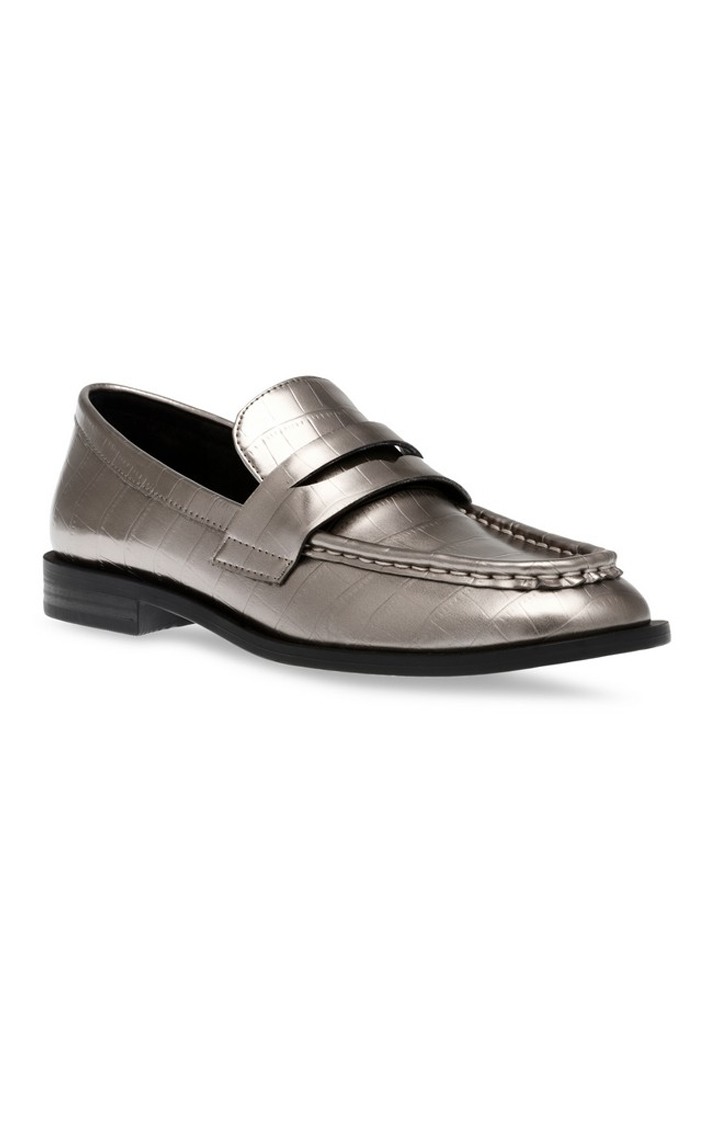 Harlem Silver Closed Flats & Ballerinas