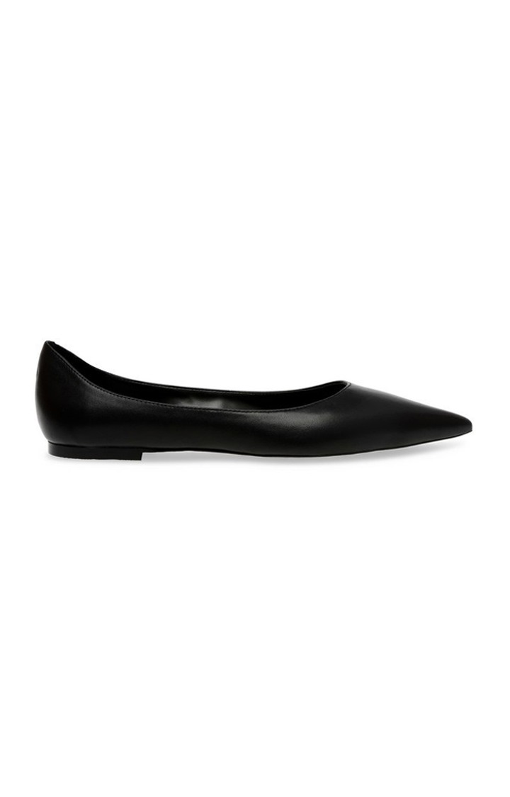 Meryl Black Closed Flats & Ballerinas