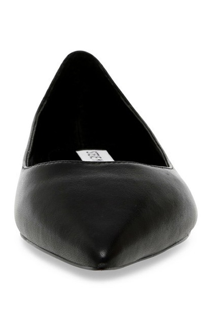 Meryl Black Closed Flats & Ballerinas