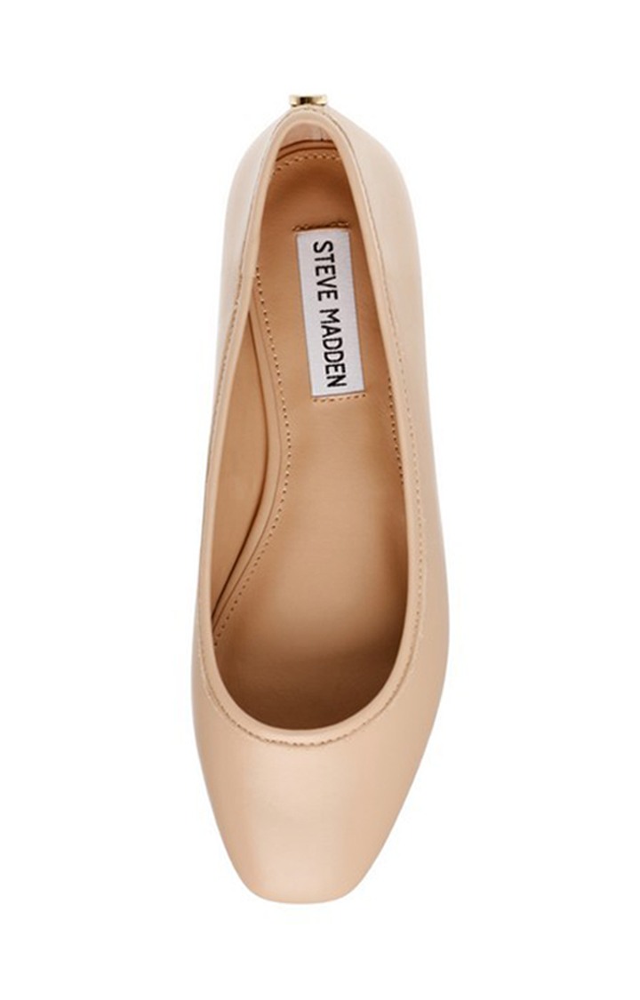 Valisa Tan Closed Flats & Ballerinas