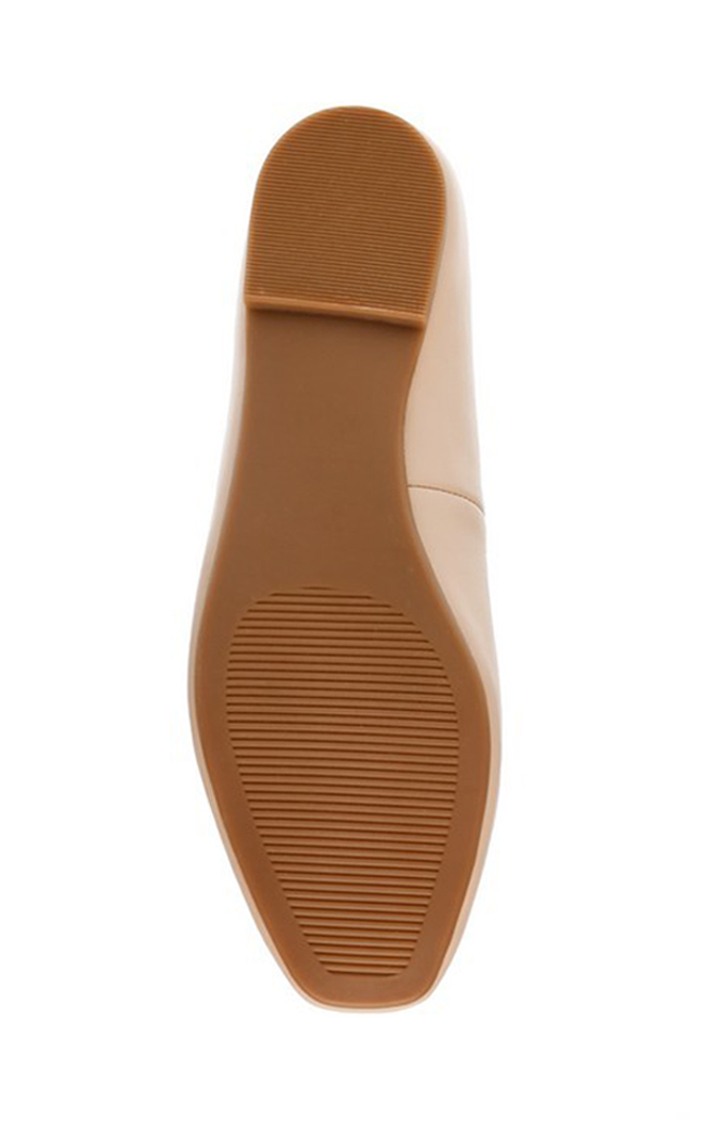 Valisa Tan Closed Flats & Ballerinas