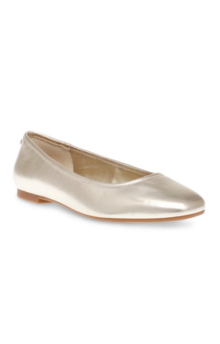 Valisa Gold Closed Flats & Ballerinas