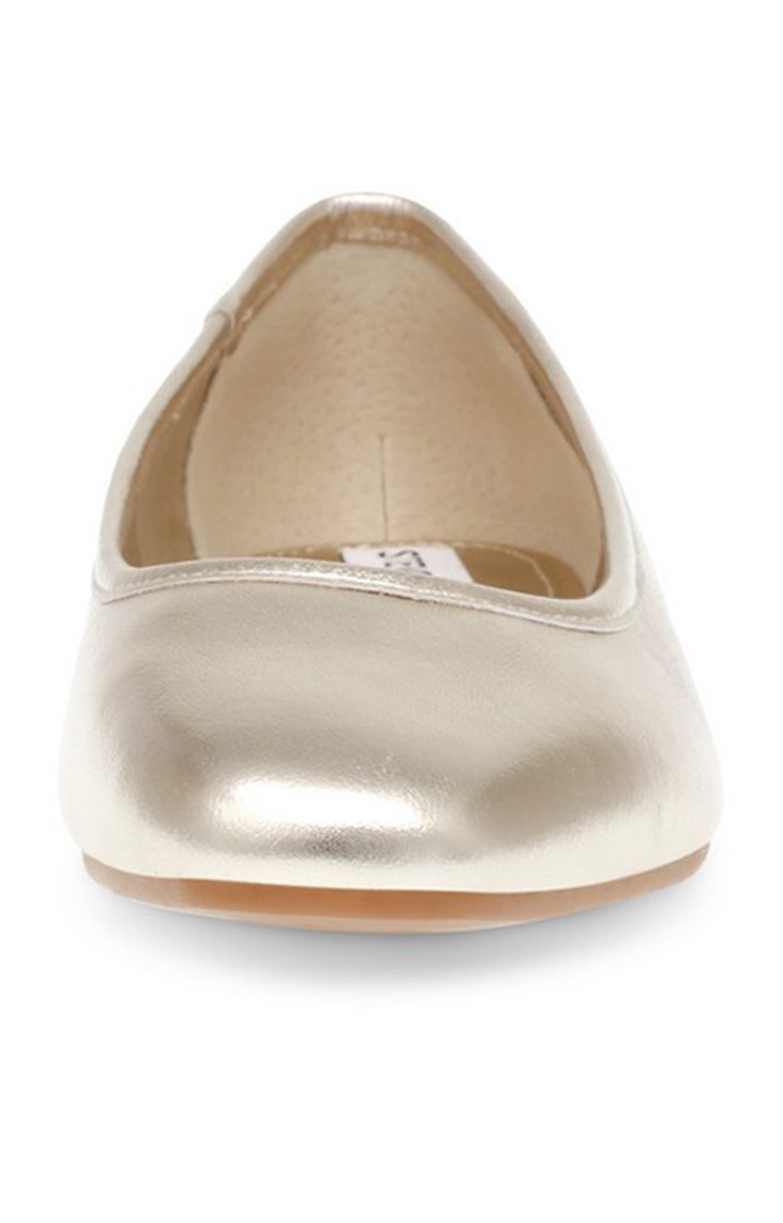 Valisa Gold Closed Flats & Ballerinas