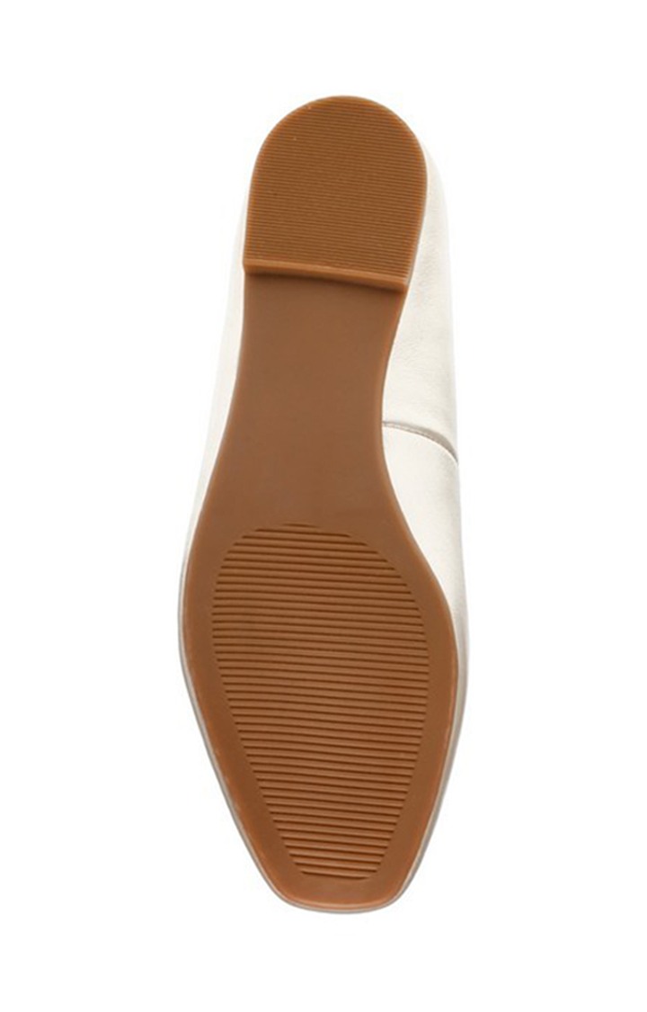 Valisa Gold Closed Flats & Ballerinas