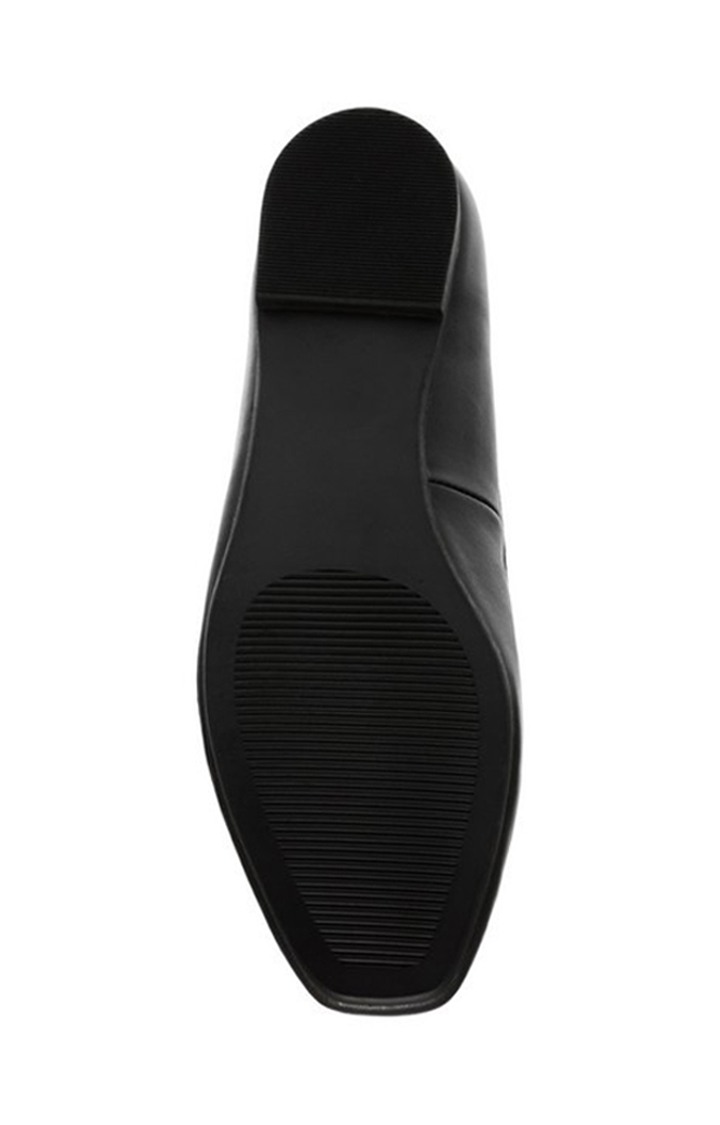 Valisa Black Closed Flats & Ballerinas