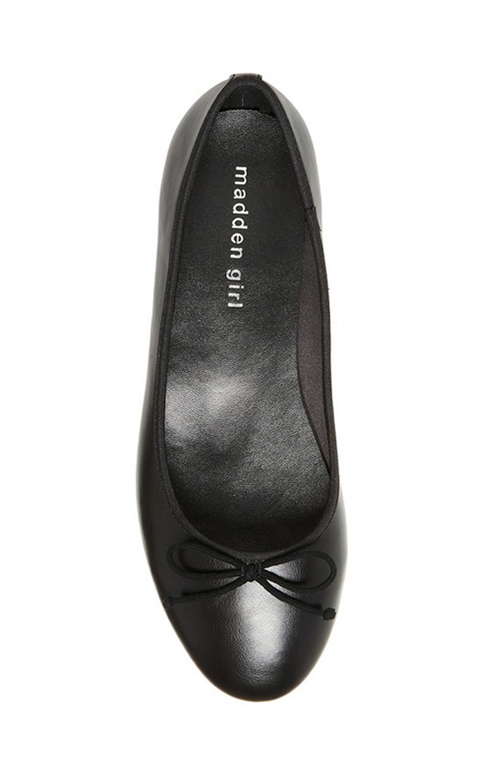 Plie Black Closed Flats & Ballerinas