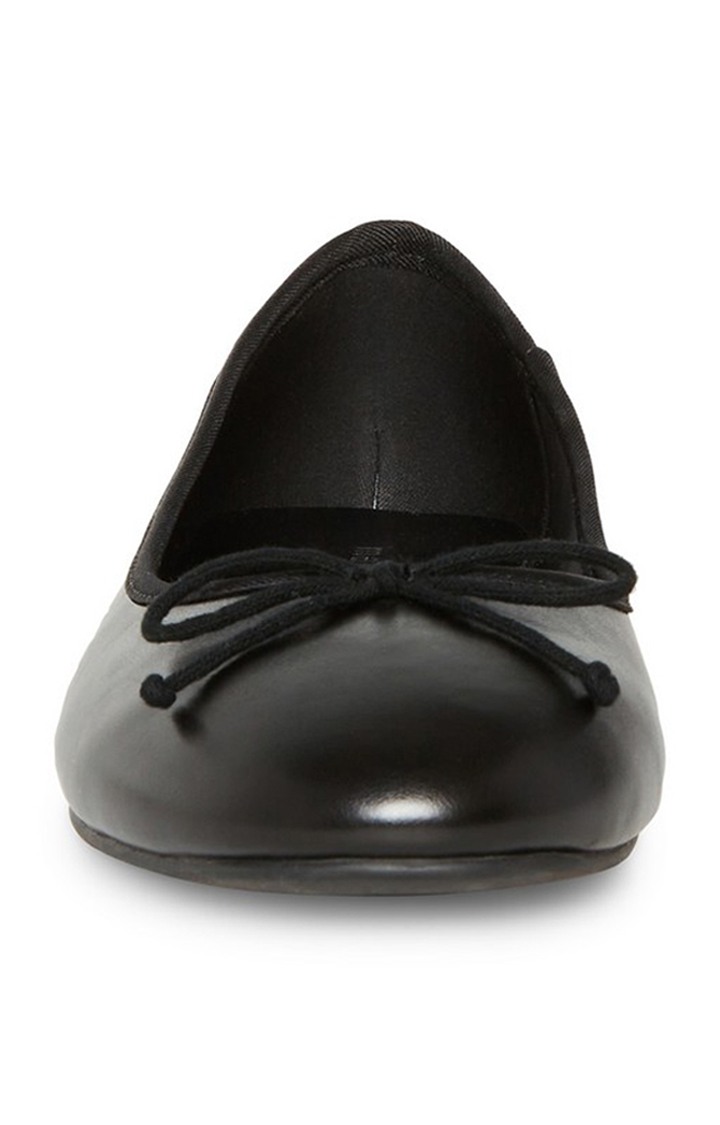 Plie Black Closed Flats & Ballerinas