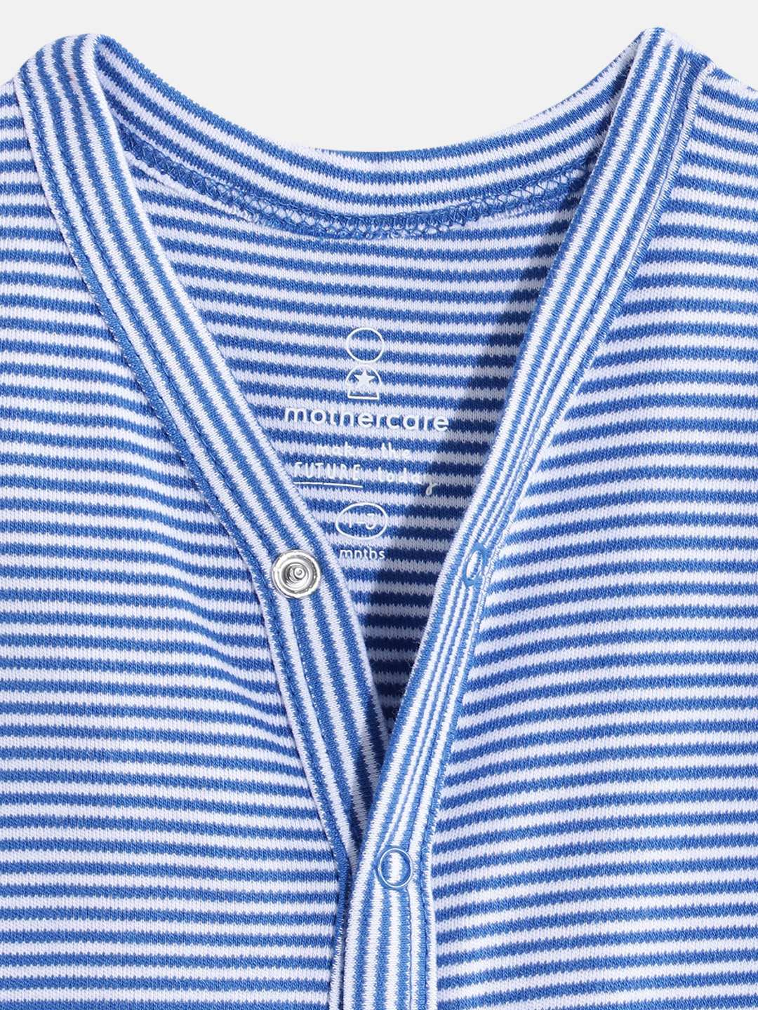 https://cdn.fynd.com/v2/falling-surf-7c8bb8/fyprod/wrkr/products/pictures/item/free/original/000000410401787006/KvmYhSNHEDS-410401787006_11.jpg