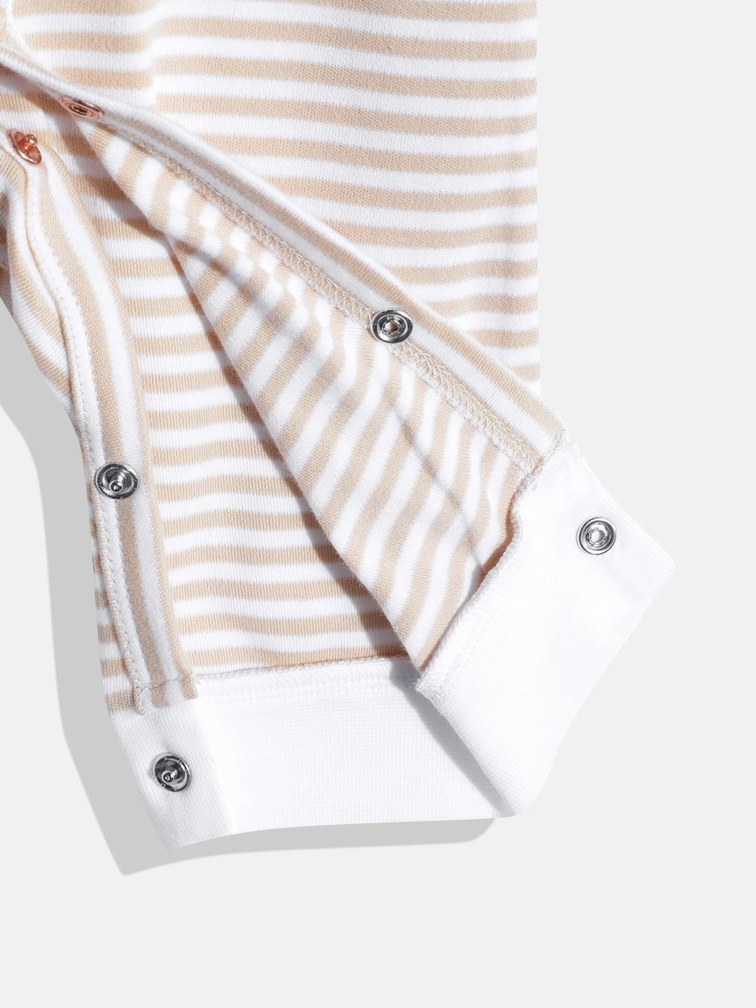 https://cdn.fynd.com/v2/falling-surf-7c8bb8/fyprod/wrkr/products/pictures/item/free/original/000000410401791006/E7D4QoVpm1N-410401791006_16.jpg