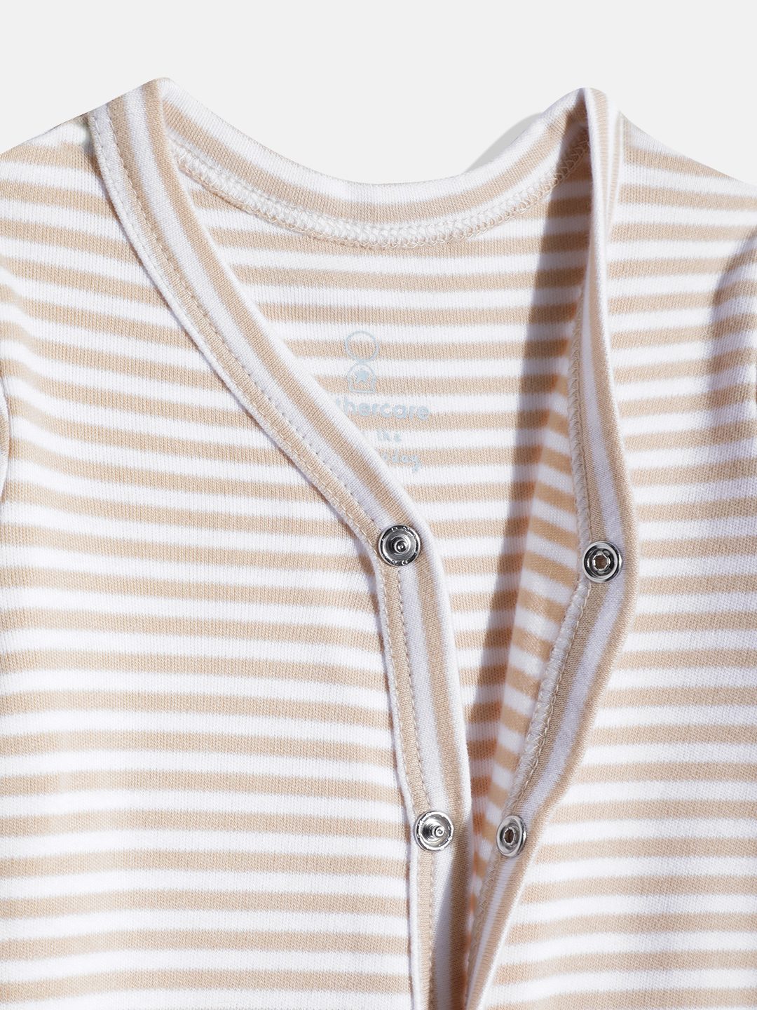 https://cdn.fynd.com/v2/falling-surf-7c8bb8/fyprod/wrkr/products/pictures/item/free/original/000000410401791006/MvKctZIs_ZK-410401791006_15.jpg
