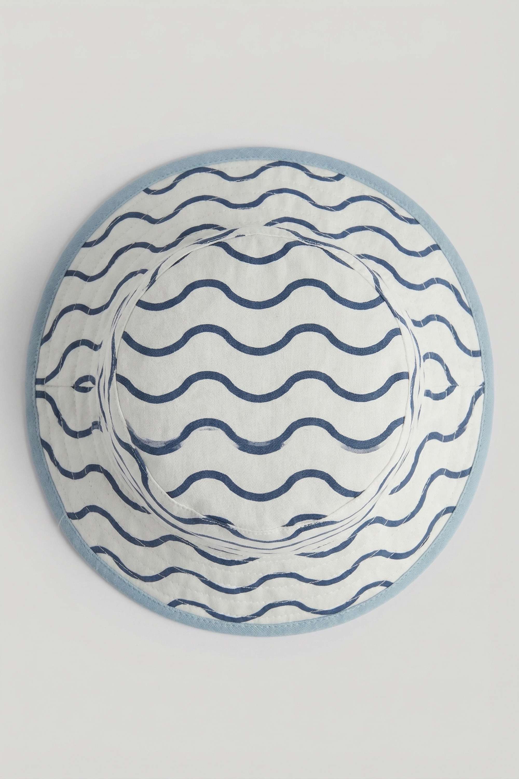 https://cdn.fynd.com/v2/falling-surf-7c8bb8/fyprod/wrkr/products/pictures/item/free/original/000000410402090001/YuDTZXWa4cys-000000410402090001_5.jpg