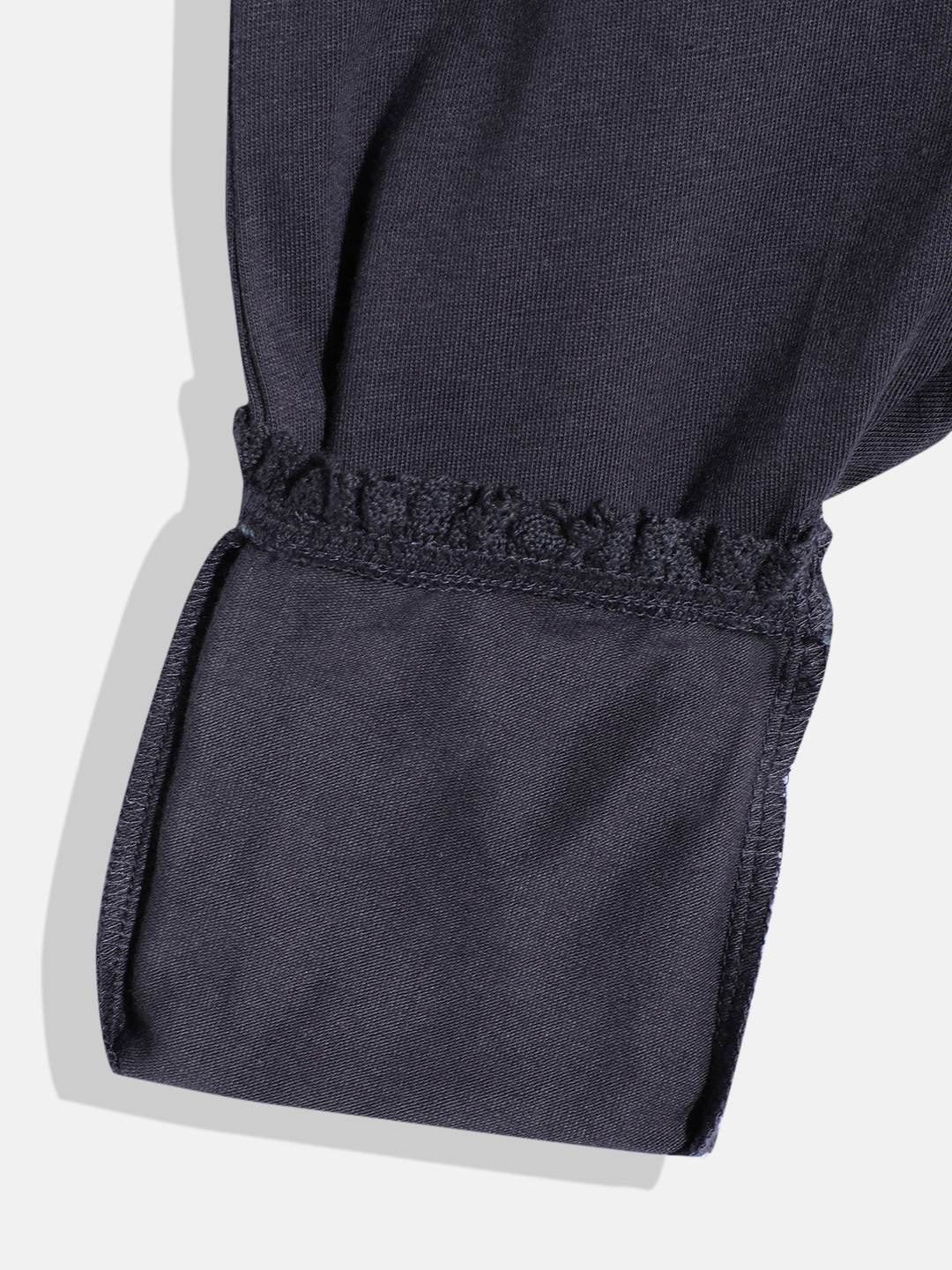 https://cdn.fynd.com/v2/falling-surf-7c8bb8/fyprod/wrkr/products/pictures/item/free/original/000000410402975001/EseoEb5c5YUG-410402975001_6.jpg
