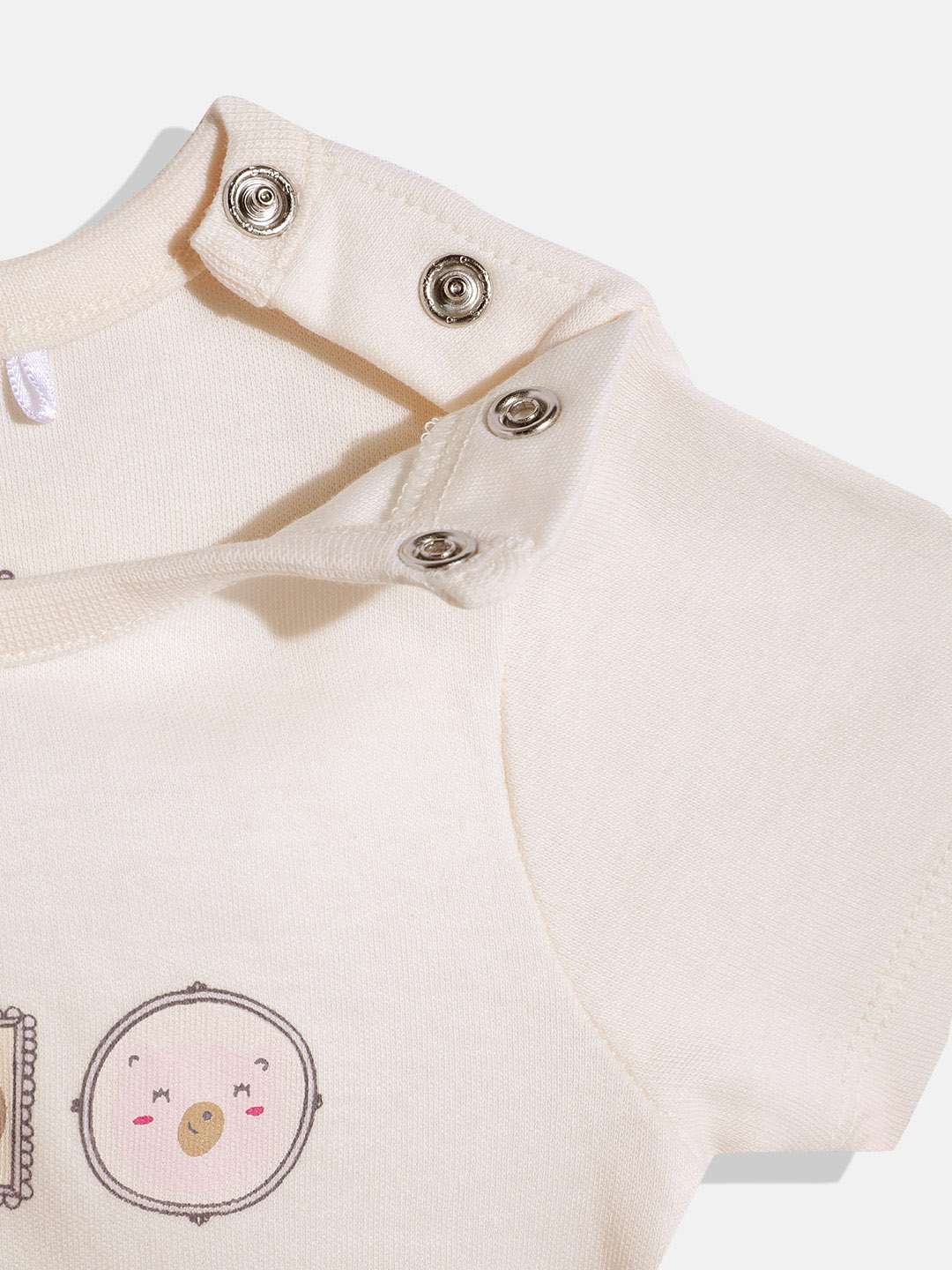 https://cdn.fynd.com/v2/falling-surf-7c8bb8/fyprod/wrkr/products/pictures/item/free/original/000000410402996001/f9ARiU8qyno-410402996001_5.jpg
