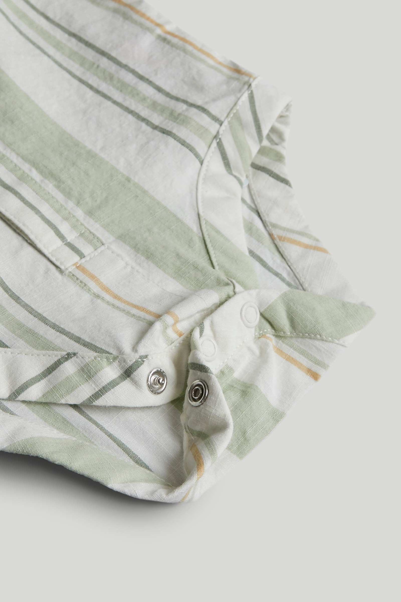 https://cdn.fynd.com/v2/falling-surf-7c8bb8/fyprod/wrkr/products/pictures/item/free/original/000000410403251001/5sJoyQ4v9ylK-000000410403251001-3.jpeg