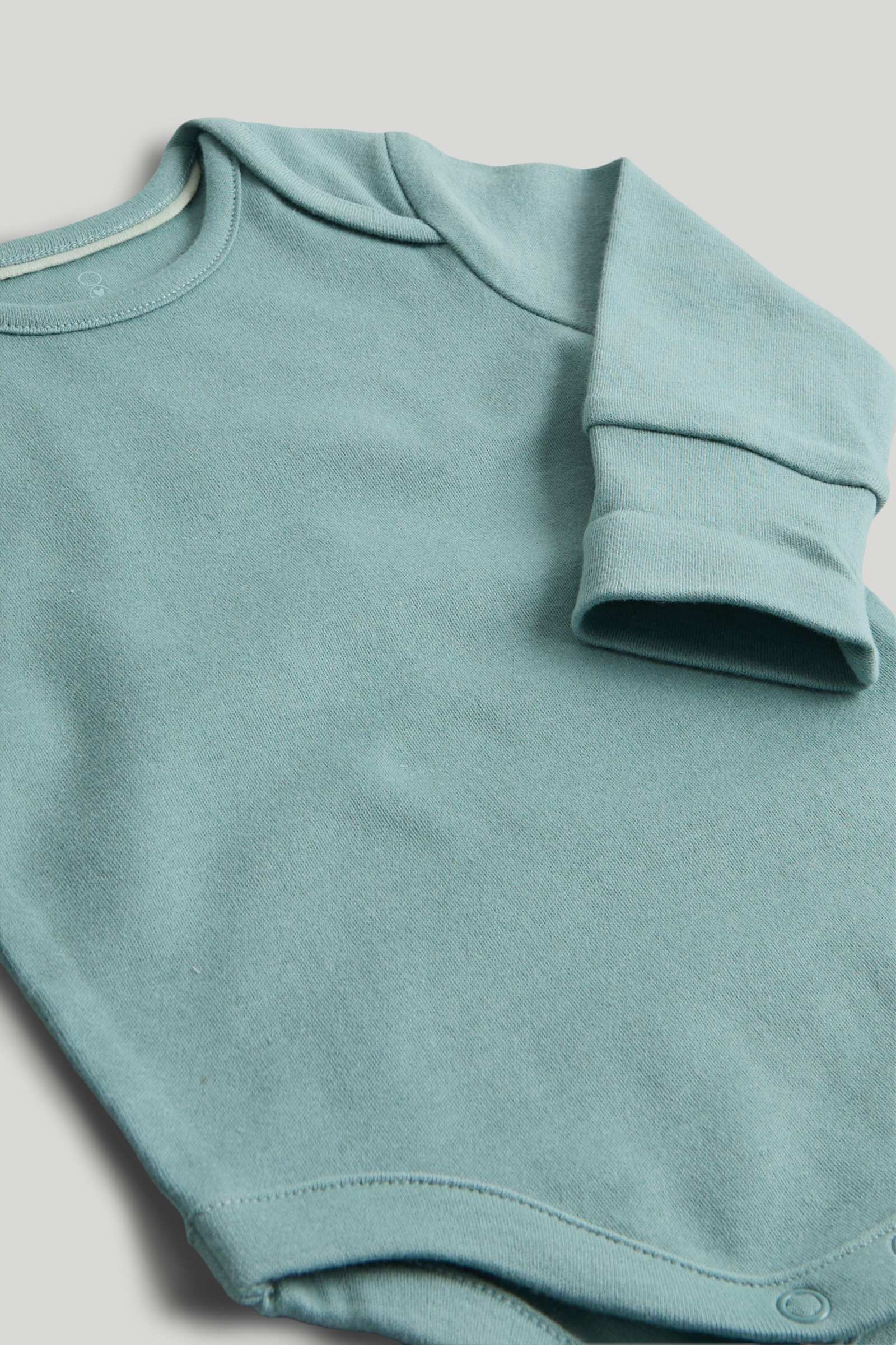 https://cdn.fynd.com/v2/falling-surf-7c8bb8/fyprod/wrkr/products/pictures/item/free/original/000000410403269001/Q6cqd-1m-Zd7-000000410403269001-3.jpeg