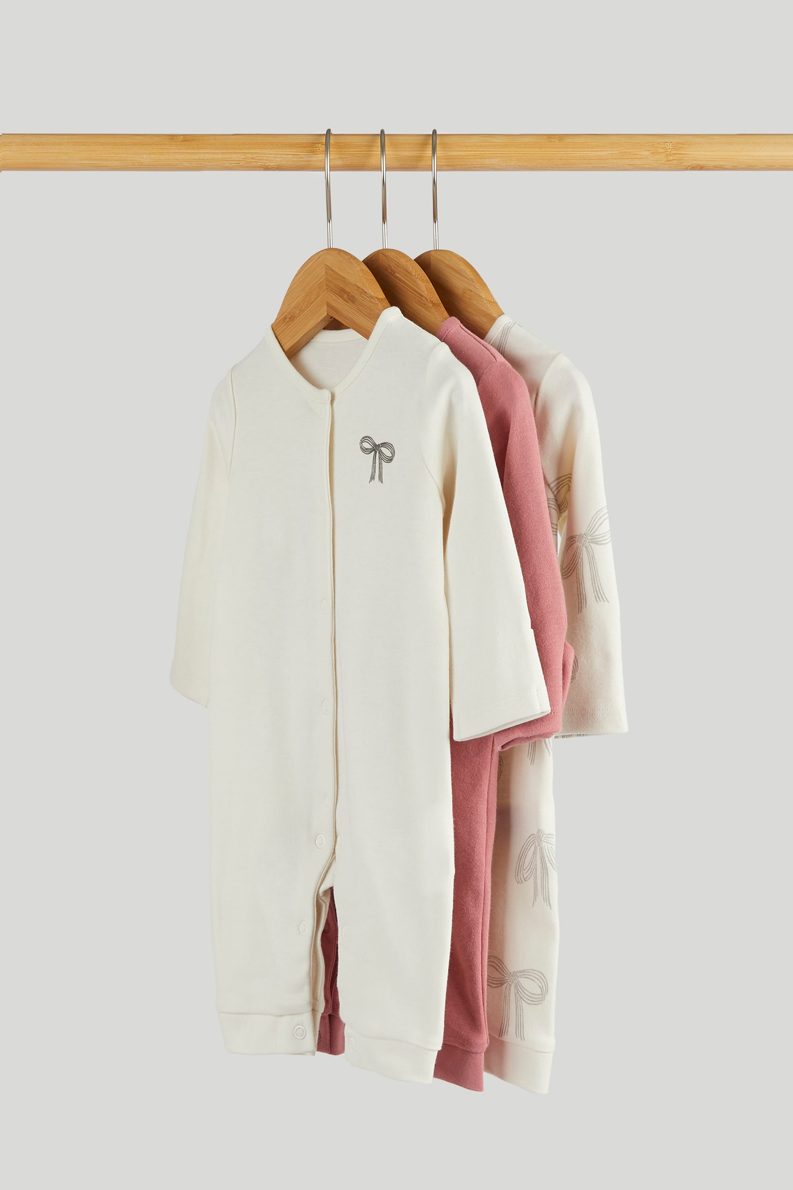 https://cdn.fynd.com/v2/falling-surf-7c8bb8/fyprod/wrkr/products/pictures/item/free/original/000000410403355001/OPfnS6agTz_-410403355001_1.jpeg