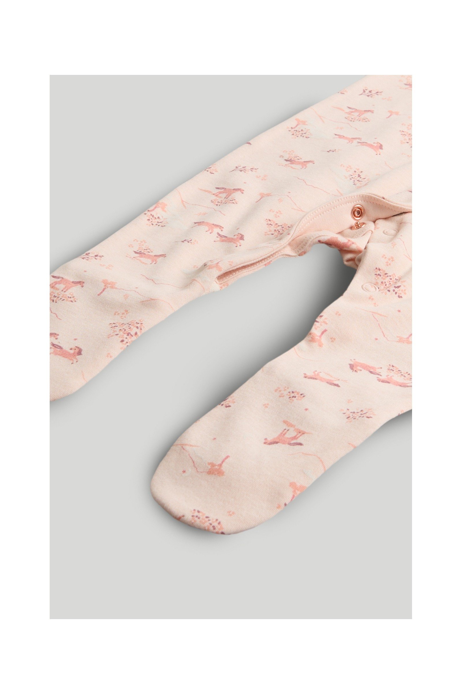 https://cdn.fynd.com/v2/falling-surf-7c8bb8/fyprod/wrkr/products/pictures/item/free/original/000000410403356001/dm6RQ9YY2dm-000000410403356001_6.jpeg