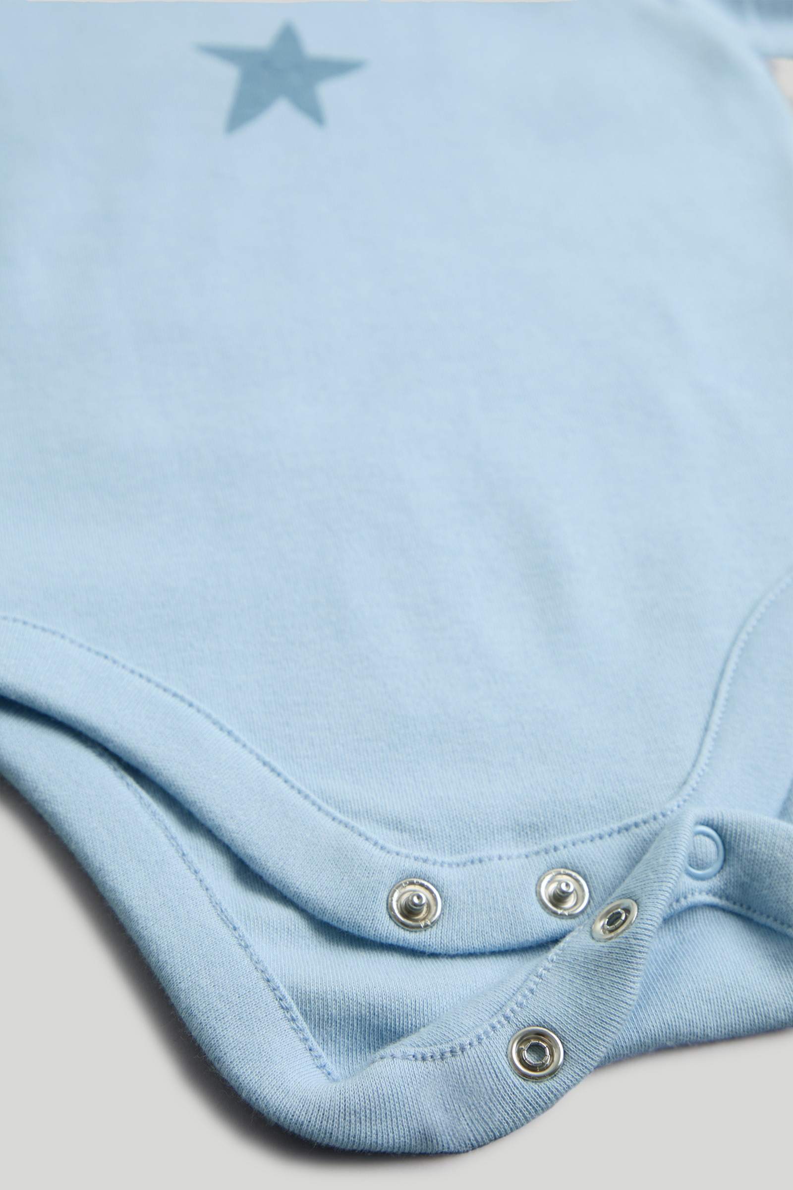 https://cdn.fynd.com/v2/falling-surf-7c8bb8/fyprod/wrkr/products/pictures/item/free/original/000000410403417001/4tpyC5rImJz-000000410403417001-9.jpeg