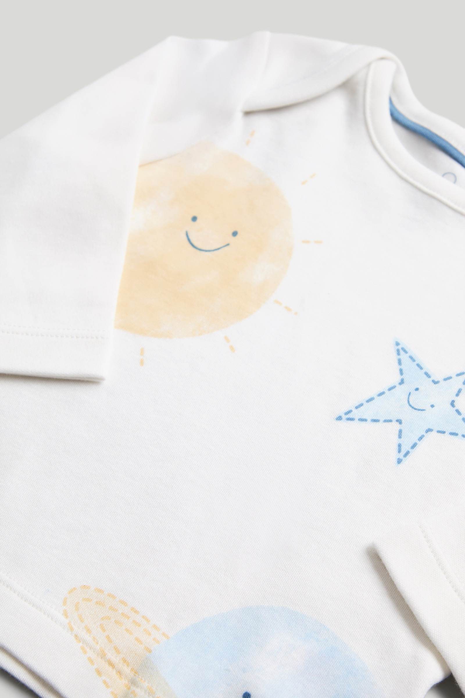 https://cdn.fynd.com/v2/falling-surf-7c8bb8/fyprod/wrkr/products/pictures/item/free/original/000000410403417001/fXvuybq5uvU-000000410403417001-8.jpeg