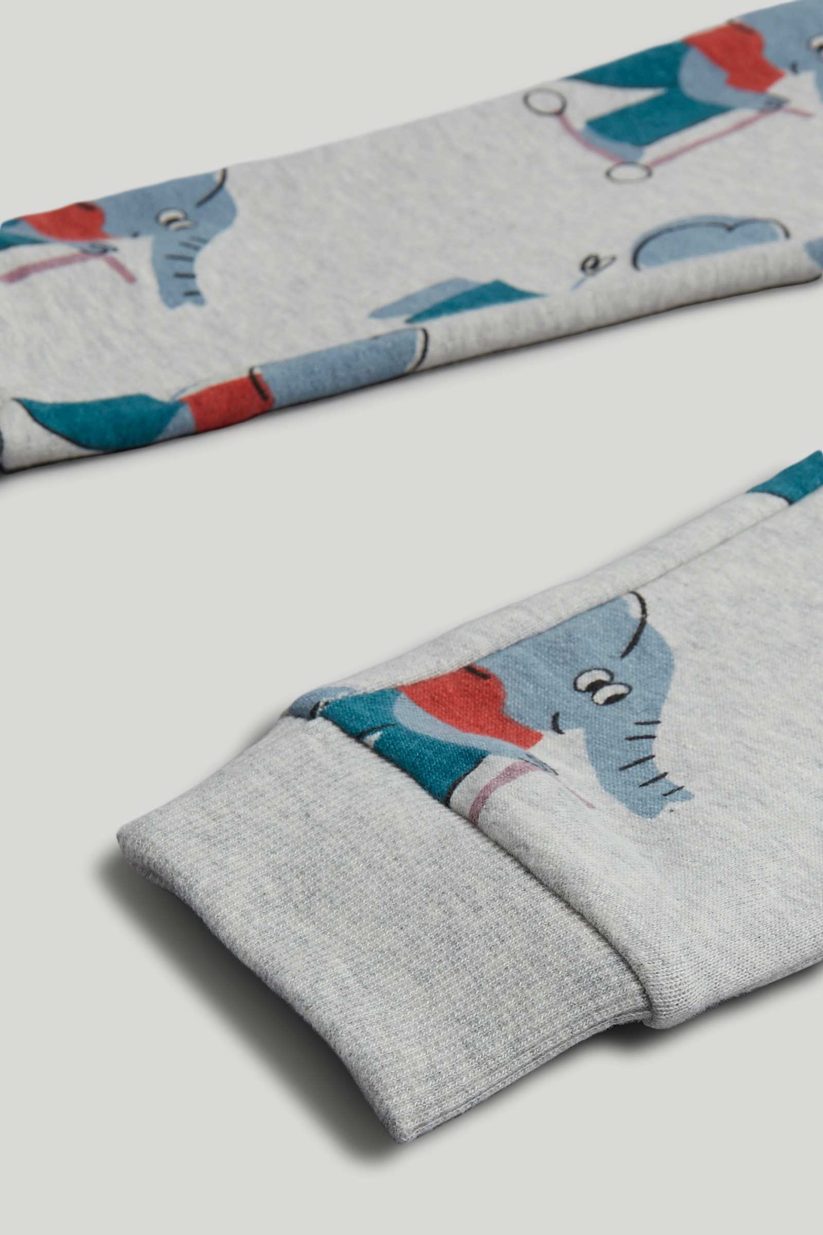 https://cdn.fynd.com/v2/falling-surf-7c8bb8/fyprod/wrkr/products/pictures/item/free/original/000000410403506001/f8cMh155GJ-000000410403506001-3.jpeg