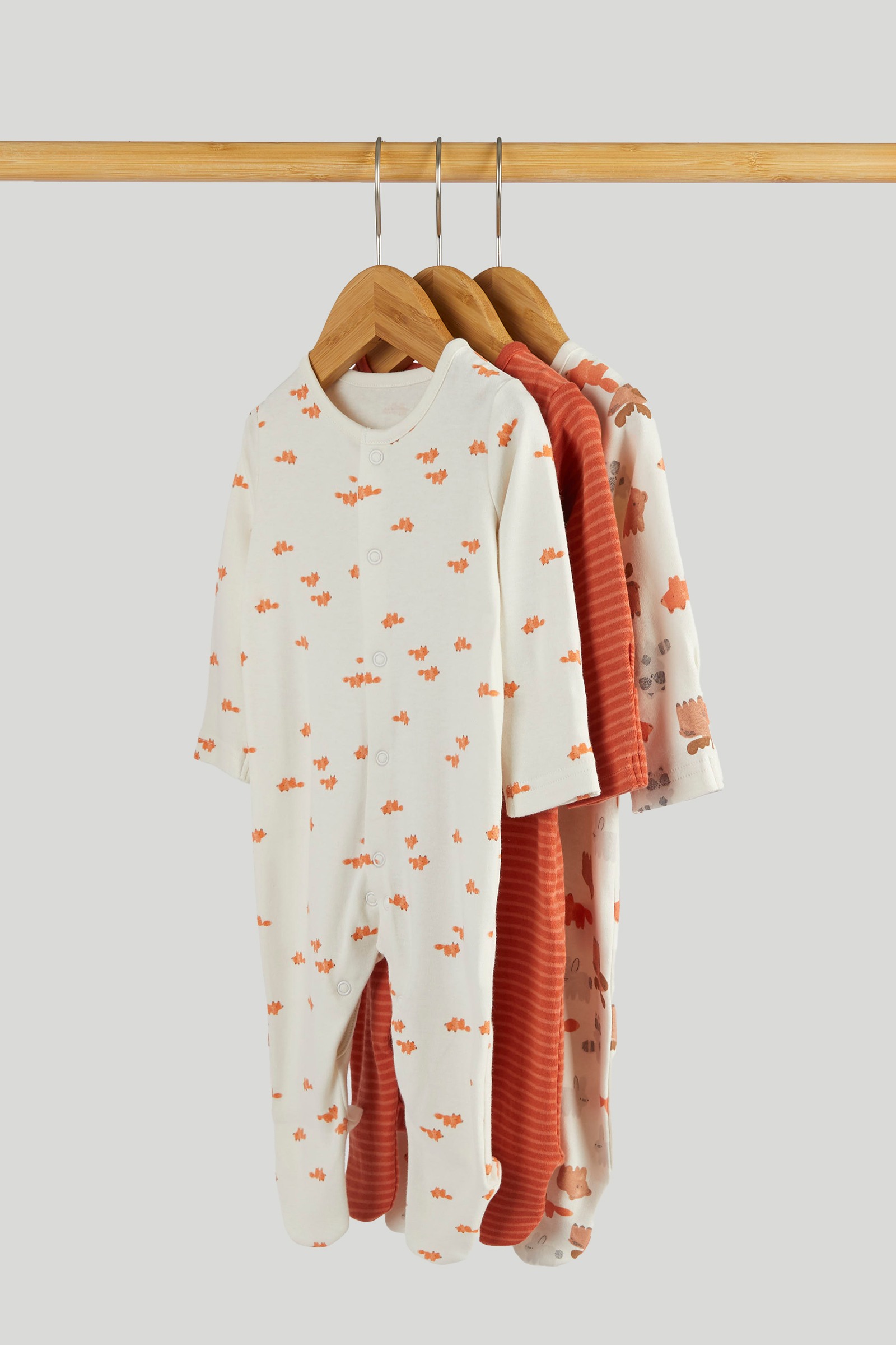 https://cdn.fynd.com/v2/falling-surf-7c8bb8/fyprod/wrkr/products/pictures/item/free/original/000000410403524001/KfMkoEUPUmI-000000410403524001_1.jpeg