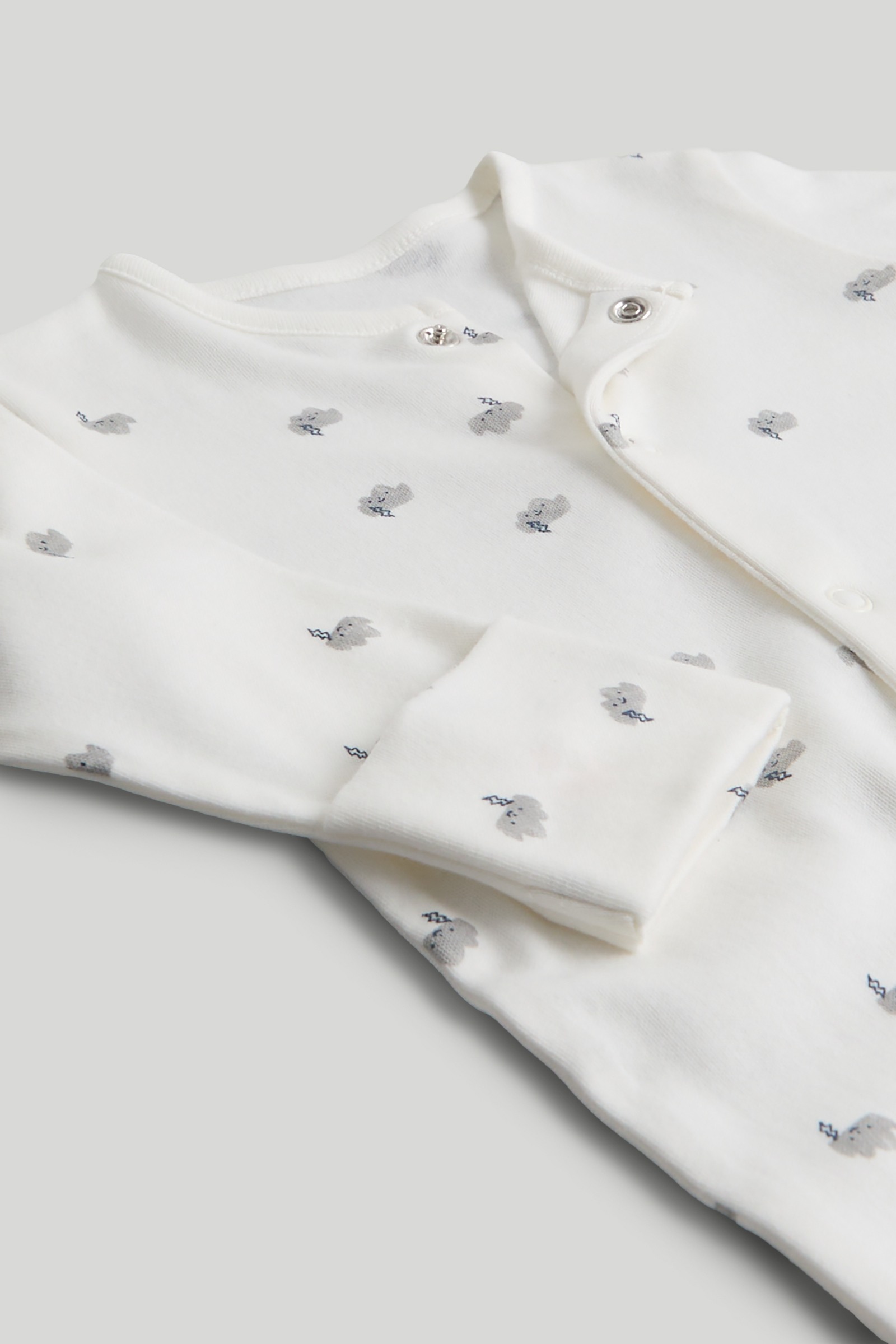 https://cdn.fynd.com/v2/falling-surf-7c8bb8/fyprod/wrkr/products/pictures/item/free/original/000000410403568001/jaeFdozW7Us-000000410403568001_5.jpeg