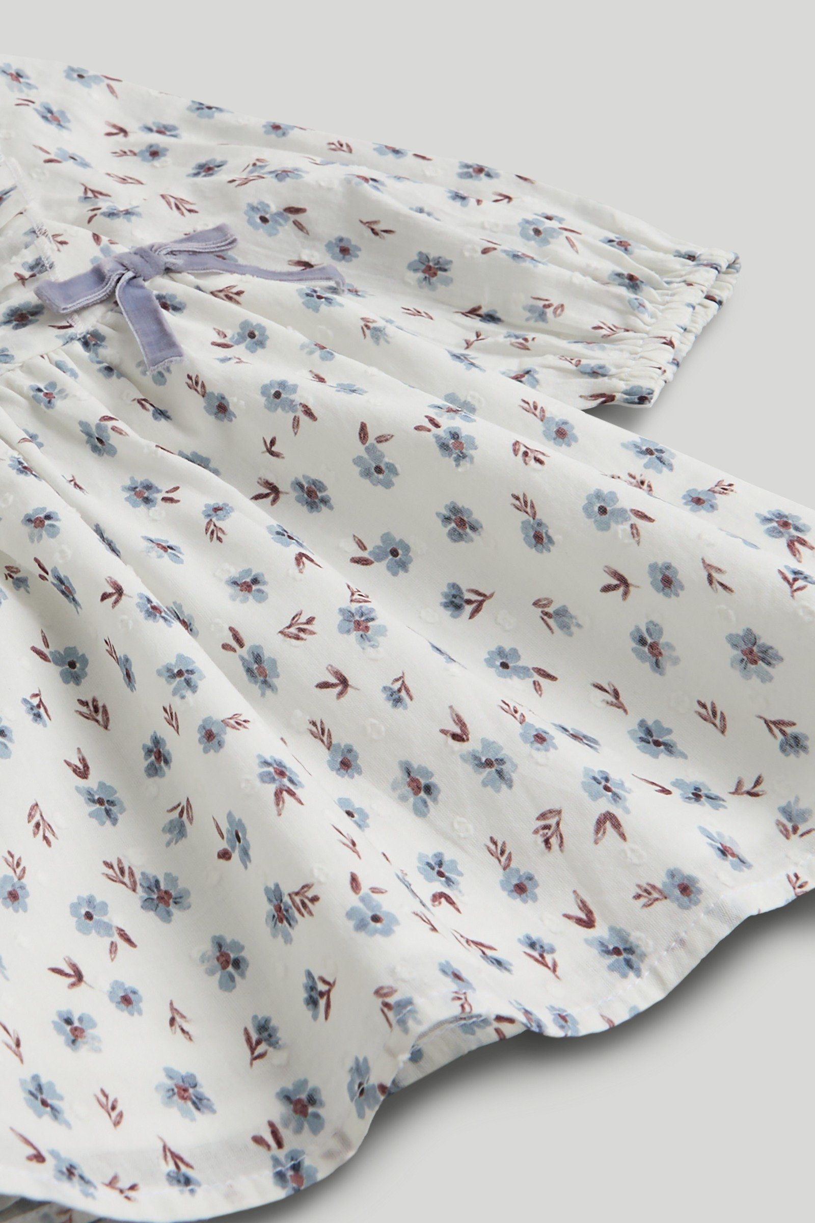 https://cdn.fynd.com/v2/falling-surf-7c8bb8/fyprod/wrkr/products/pictures/item/free/original/000000410403632001/xFygGmupYTa-000000410403632001_3.jpeg