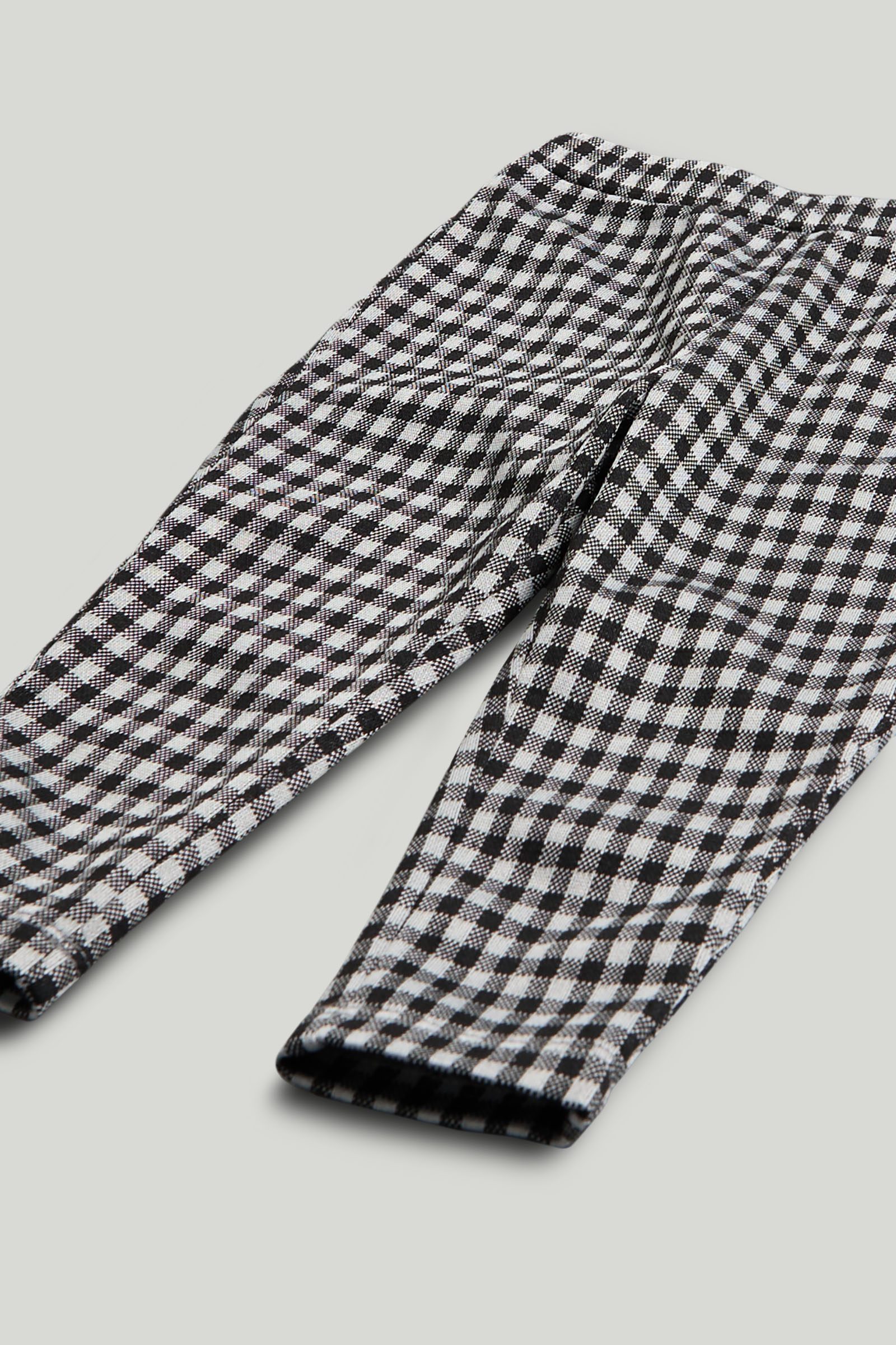 https://cdn.fynd.com/v2/falling-surf-7c8bb8/fyprod/wrkr/products/pictures/item/free/original/000000410403753001/s42ZgbMmp0D-000000410403753001_2.jpeg