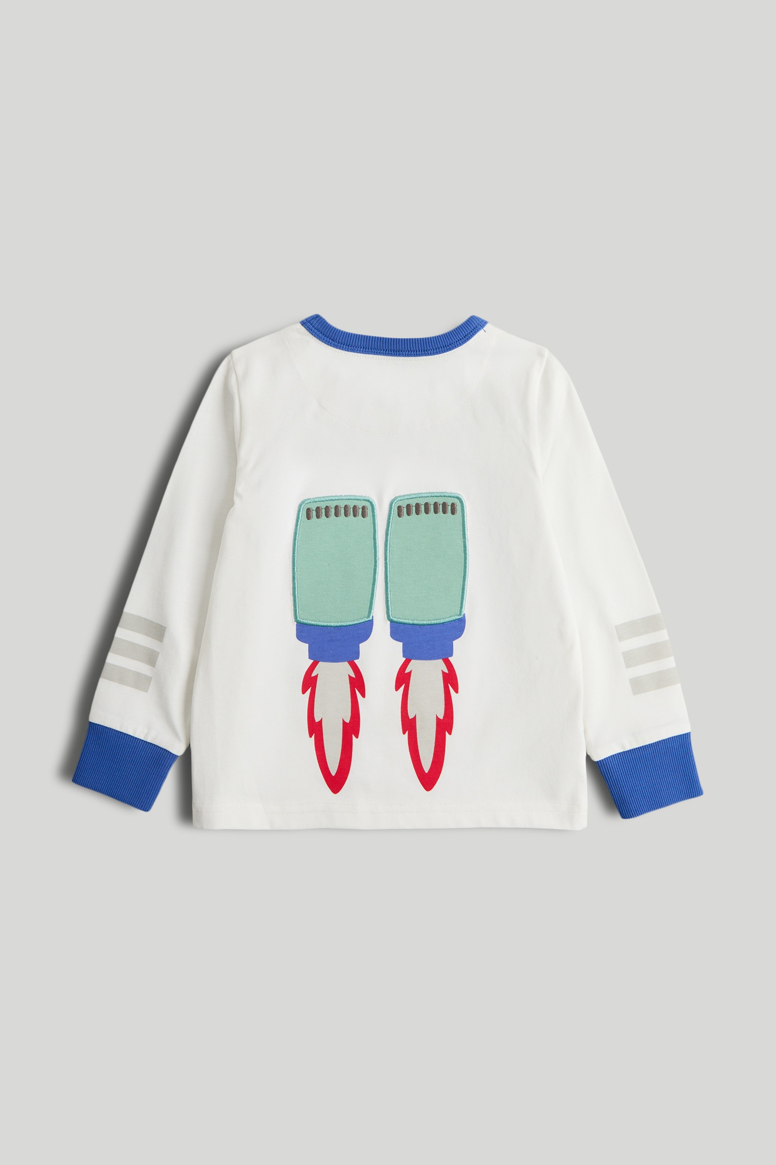 https://cdn.fynd.com/v2/falling-surf-7c8bb8/fyprod/wrkr/products/pictures/item/free/original/000000410403796001/CD52rUOoLWj-000000410403796001_4.jpeg