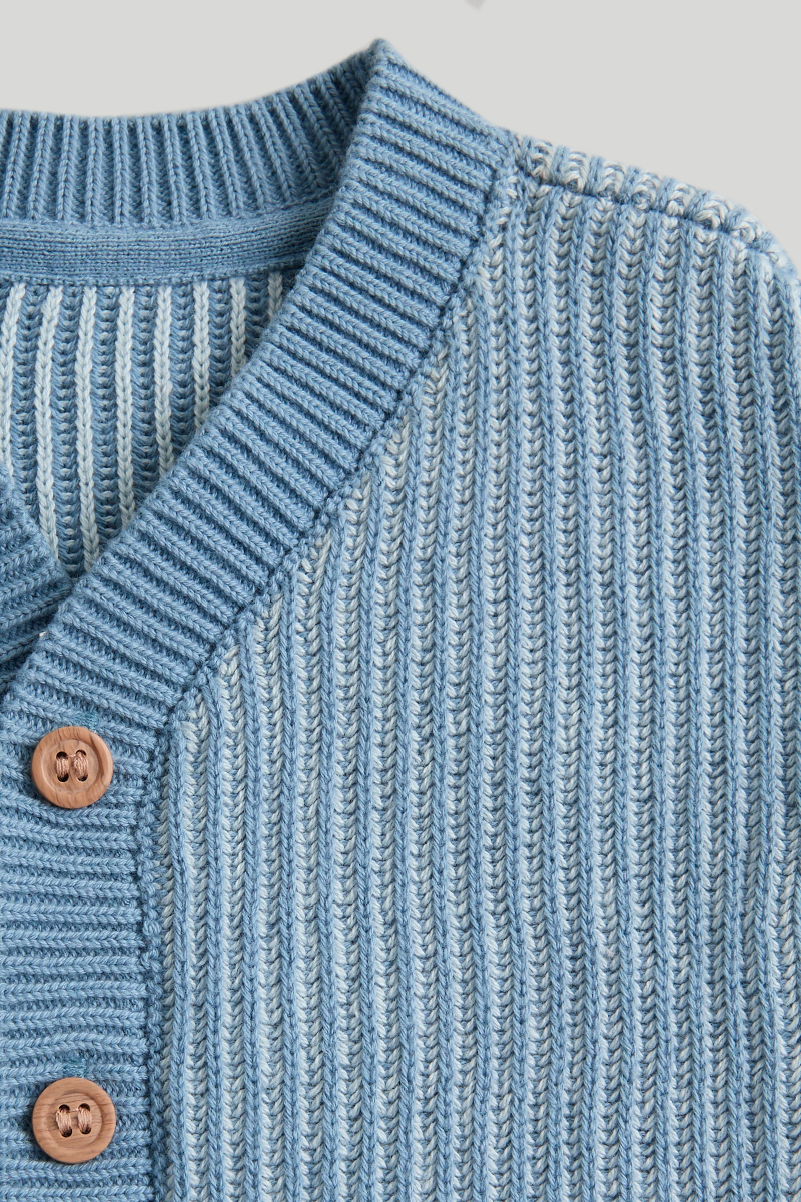 https://cdn.fynd.com/v2/falling-surf-7c8bb8/fyprod/wrkr/products/pictures/item/free/original/000000410403852001/FZc72Ek2h1R-000000410403852001_3.jpeg