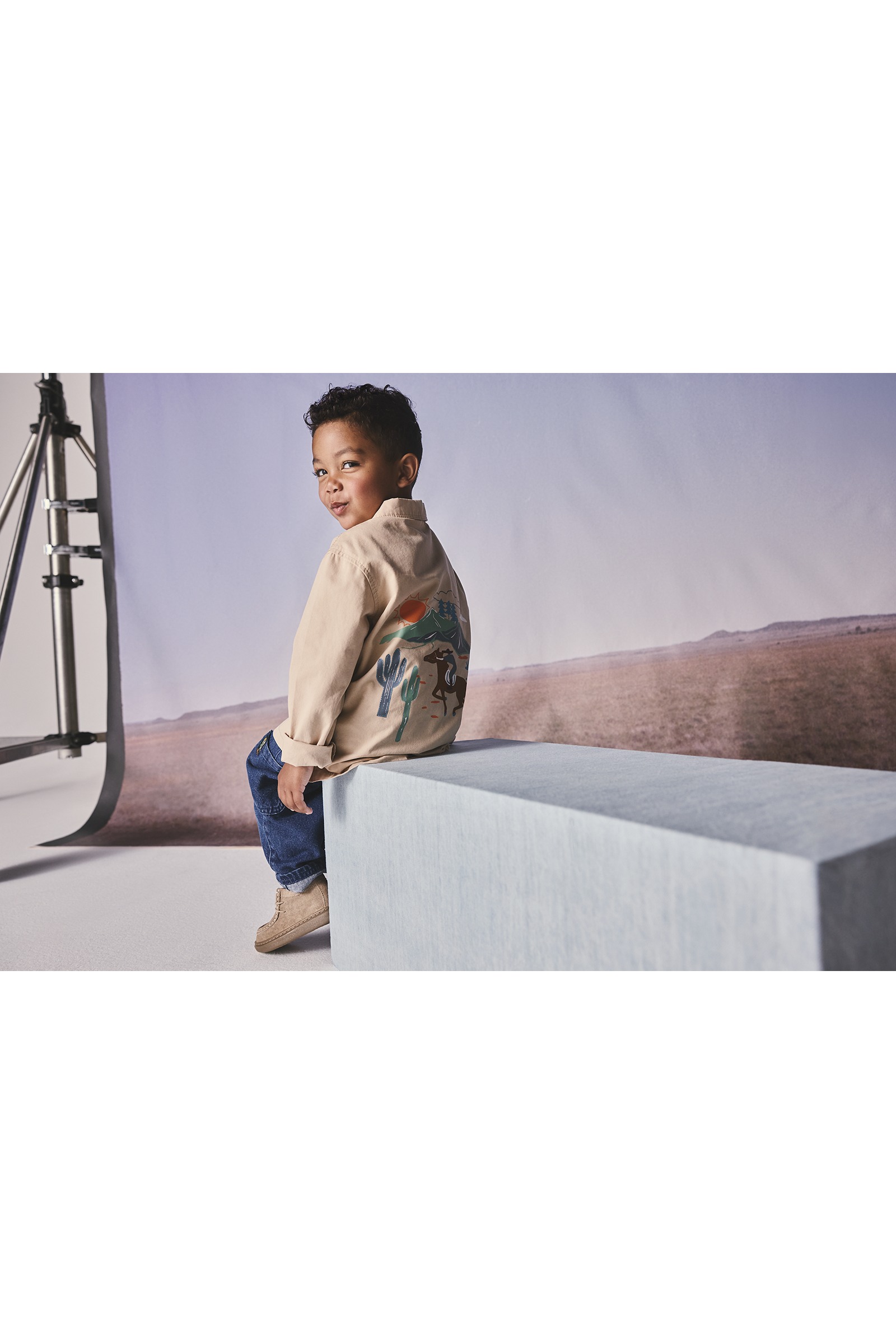 https://cdn.fynd.com/v2/falling-surf-7c8bb8/fyprod/wrkr/products/pictures/item/free/original/000000410403871001/3-xMfcjvg3d-000000410403871001_4.jpeg