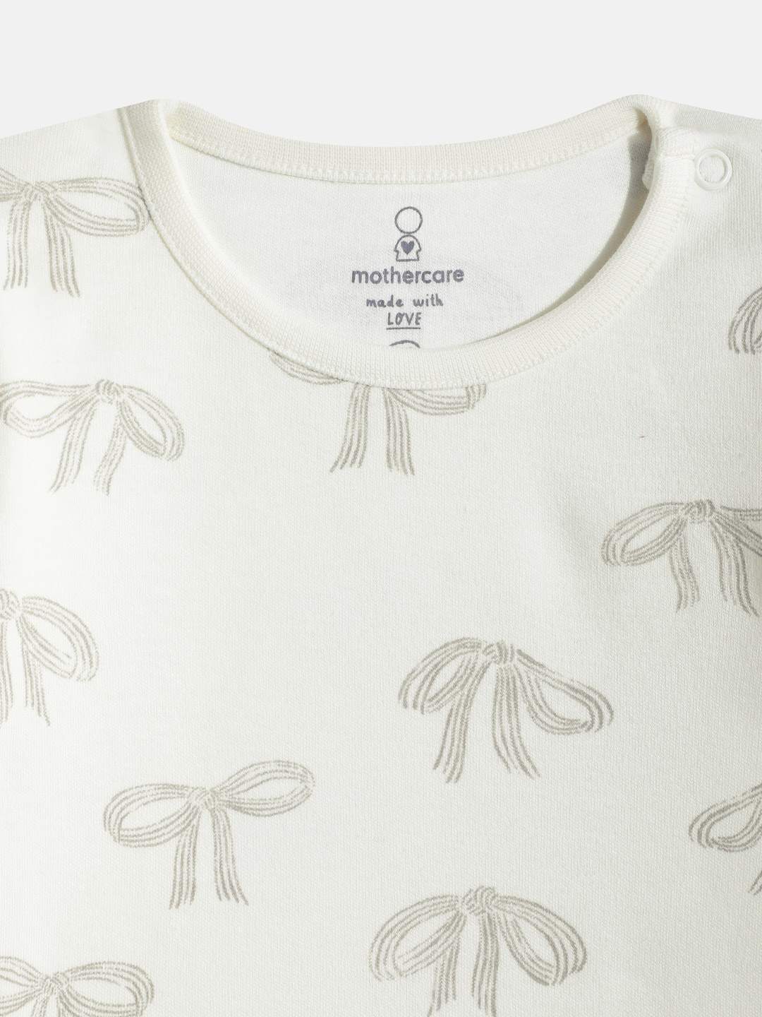 https://cdn.fynd.com/v2/falling-surf-7c8bb8/fyprod/wrkr/products/pictures/item/free/original/000000410404348001/lU3BvoPHMHqM-410404348001_4.jpg
