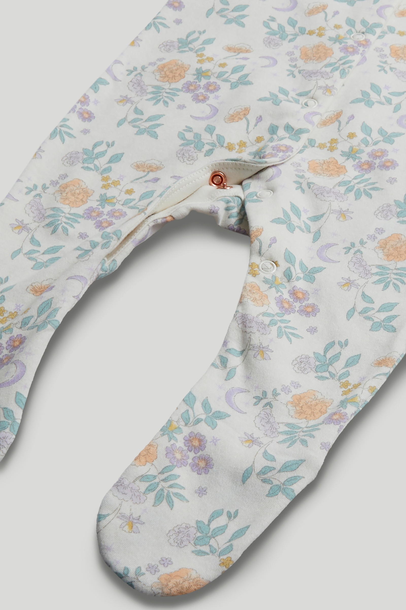 https://cdn.fynd.com/v2/falling-surf-7c8bb8/fyprod/wrkr/products/pictures/item/free/original/000000410404698001/b3dZFt_Sq_L-000000410404698001_6.jpg