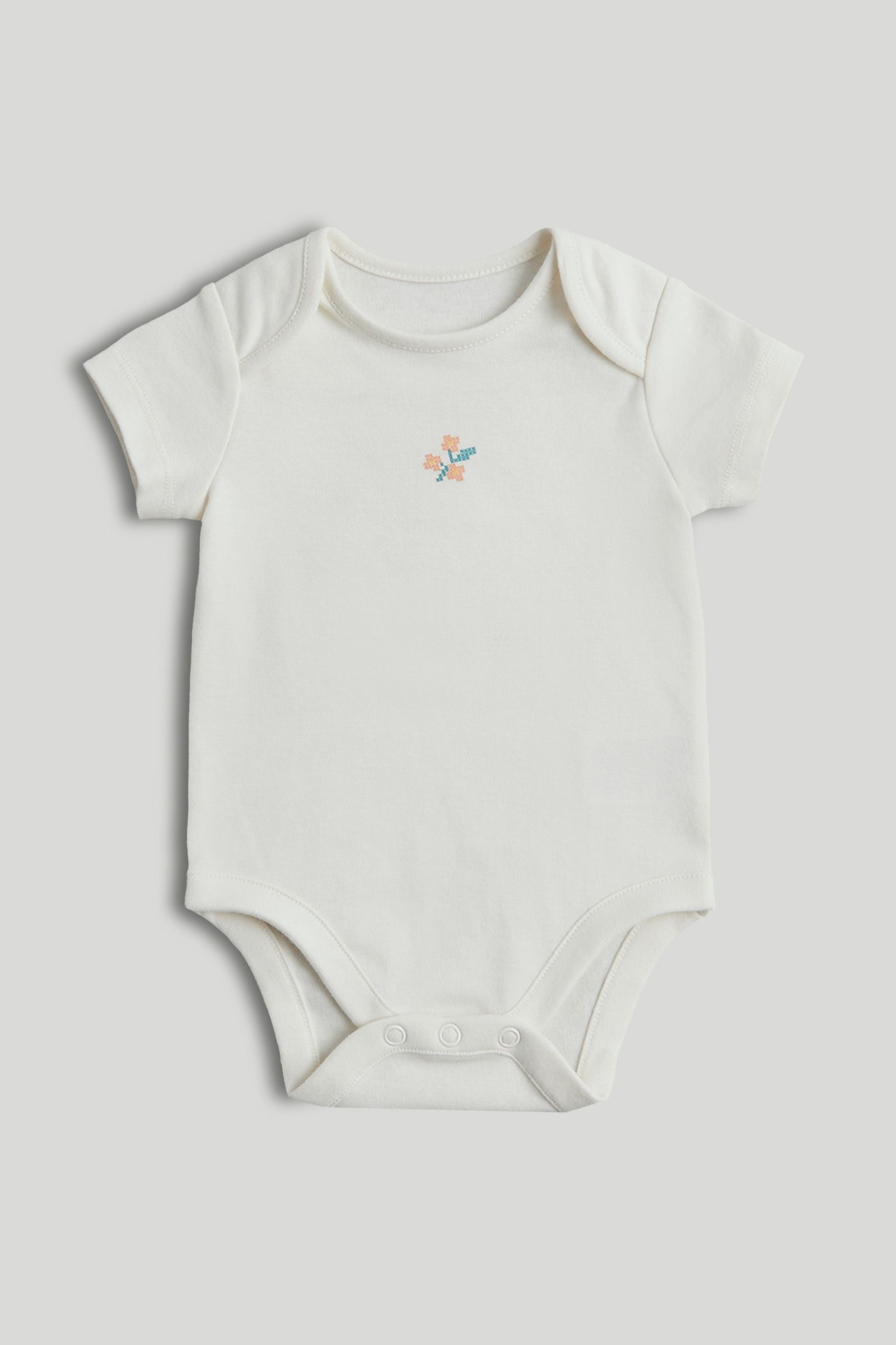 https://cdn.fynd.com/v2/falling-surf-7c8bb8/fyprod/wrkr/products/pictures/item/free/original/000000410404703001/5BU8CZeAkA-000000410404703001_2.jpg