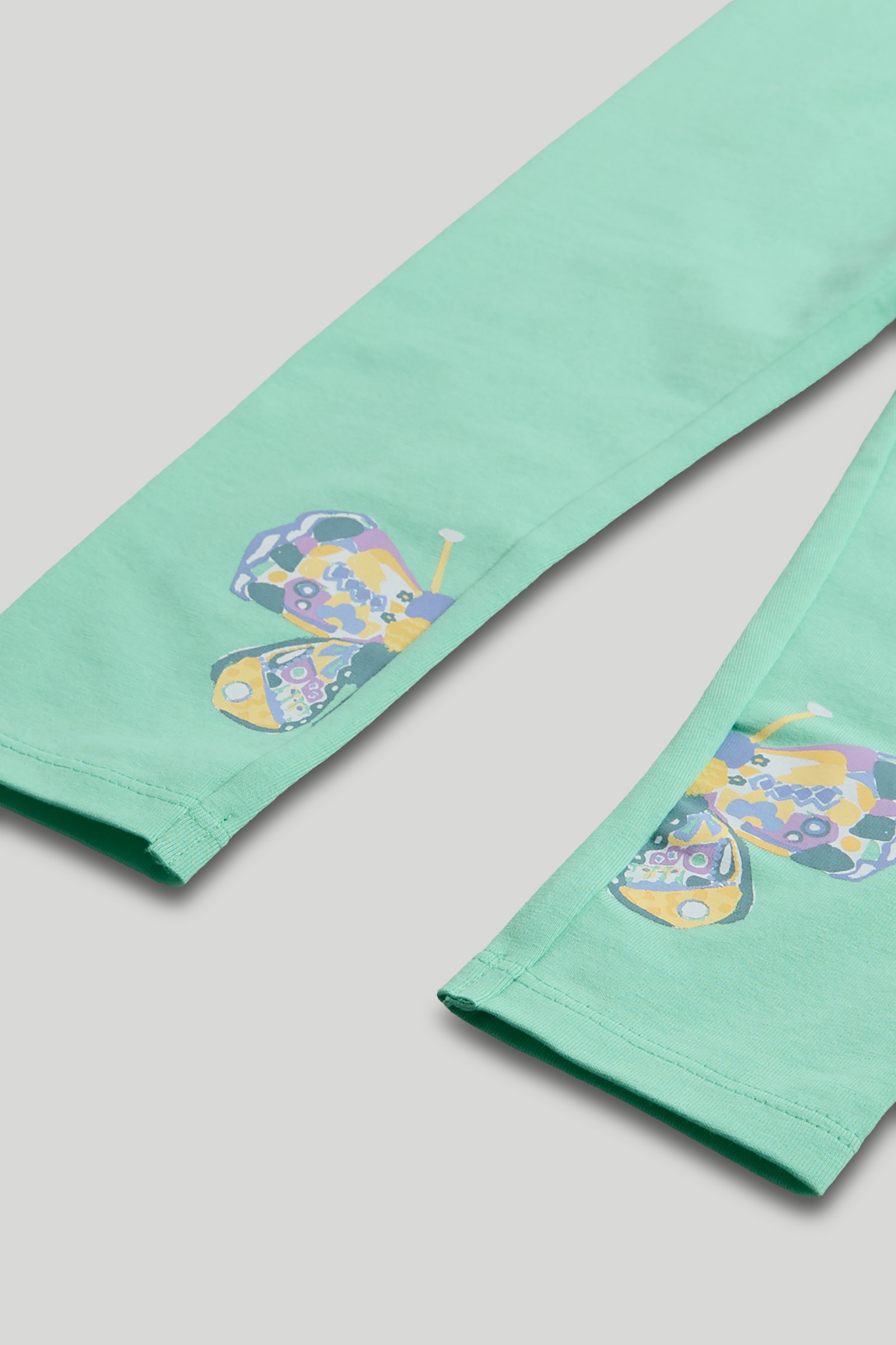 https://cdn.fynd.com/v2/falling-surf-7c8bb8/fyprod/wrkr/products/pictures/item/free/original/000000410404737001/v7egs0xrNiz-000000410404737001_3.jpg