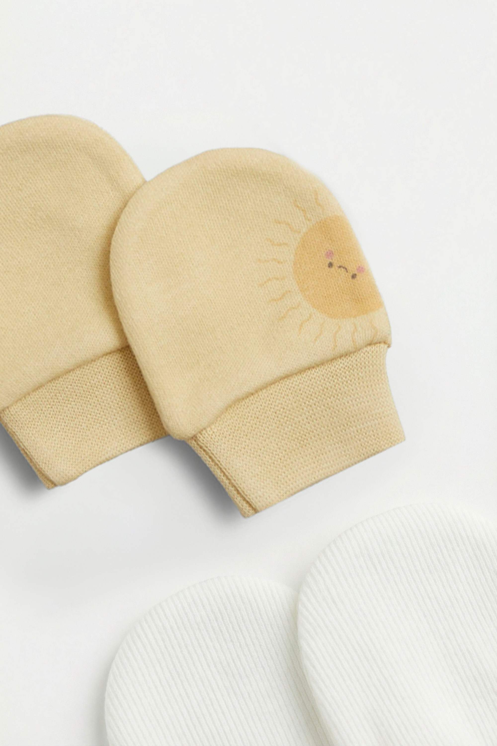 https://cdn.fynd.com/v2/falling-surf-7c8bb8/fyprod/wrkr/products/pictures/item/free/original/000000410404814004/7_JaHeKq23o-000000410404814004_7.jpg