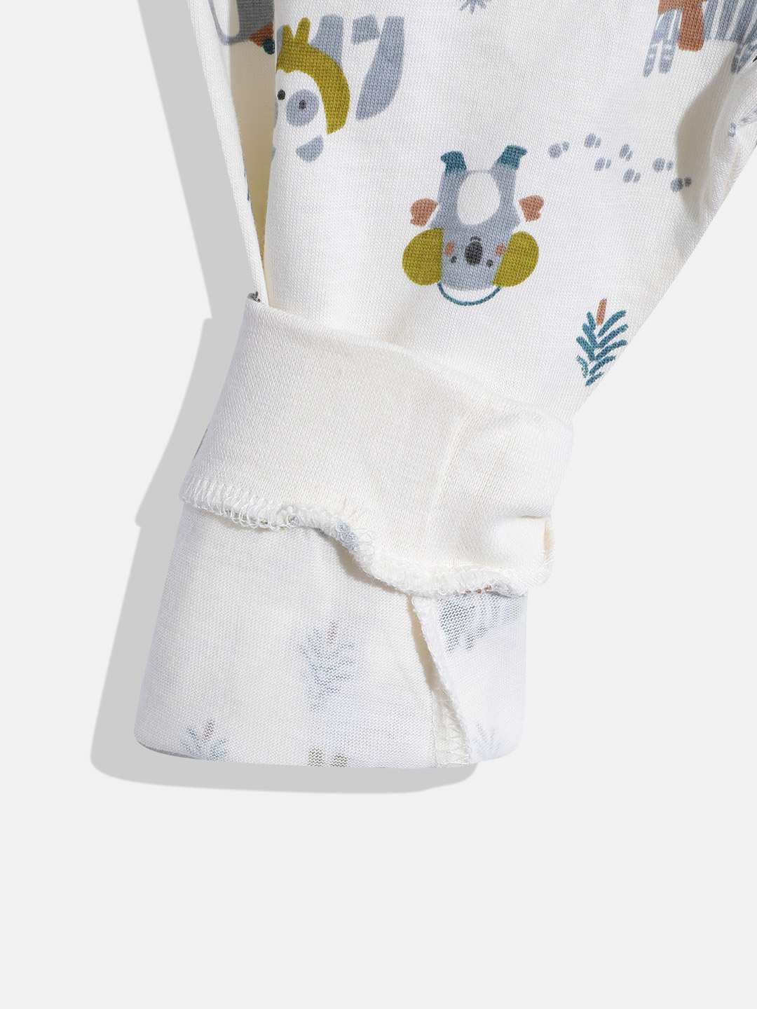 https://cdn.fynd.com/v2/falling-surf-7c8bb8/fyprod/wrkr/products/pictures/item/free/original/000000410405115001/_S51PYv3Bg-GG25124_14.jpg