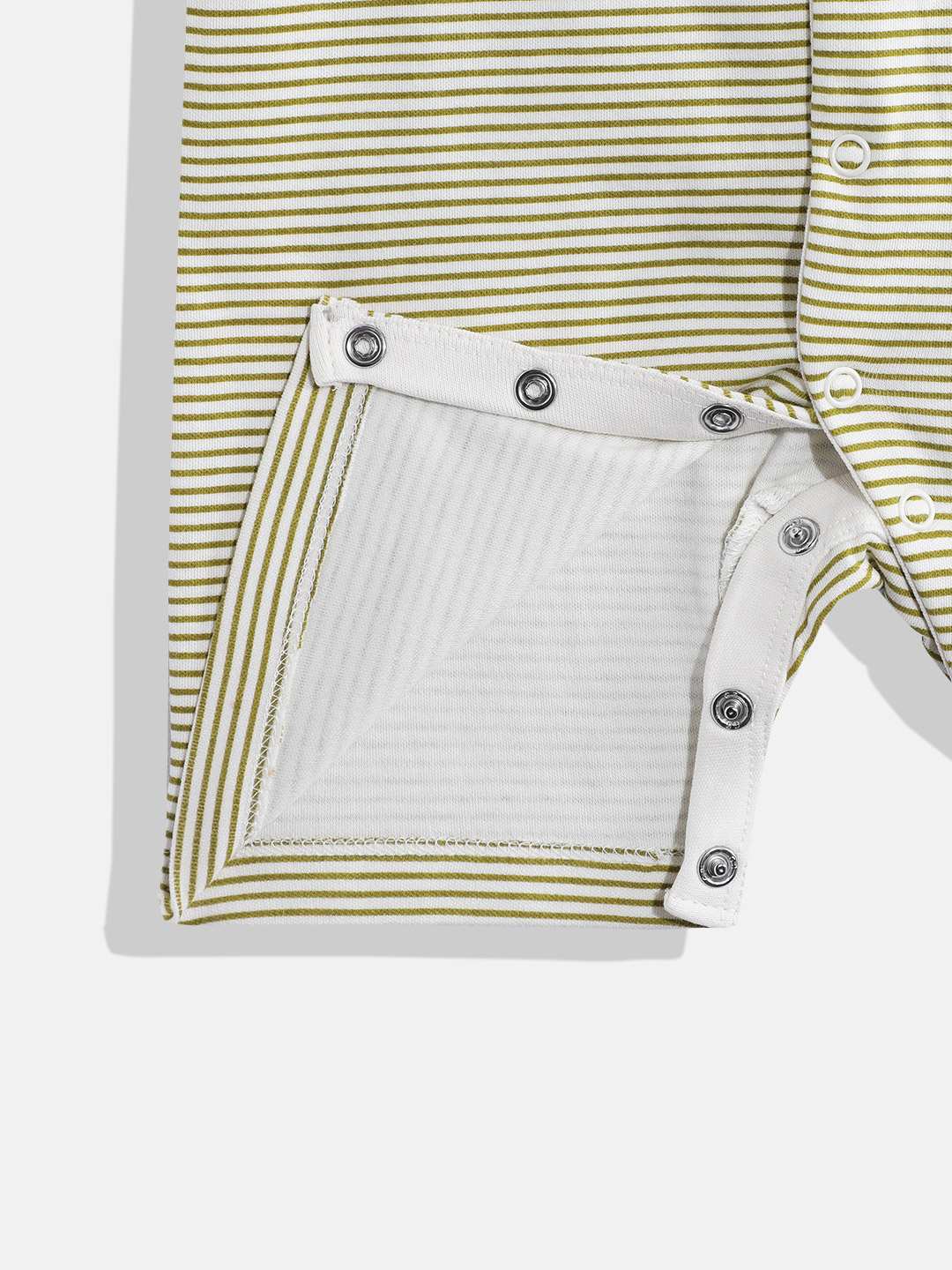 https://cdn.fynd.com/v2/falling-surf-7c8bb8/fyprod/wrkr/products/pictures/item/free/original/000000410405123001/hsVKQltJVb9-410405123001_5.jpg