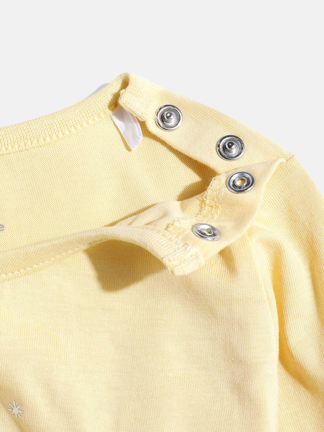 https://cdn.fynd.com/v2/falling-surf-7c8bb8/fyprod/wrkr/products/pictures/item/free/original/000000410405130001/RsI-OBuwdWf-GG25122_13.jpg
