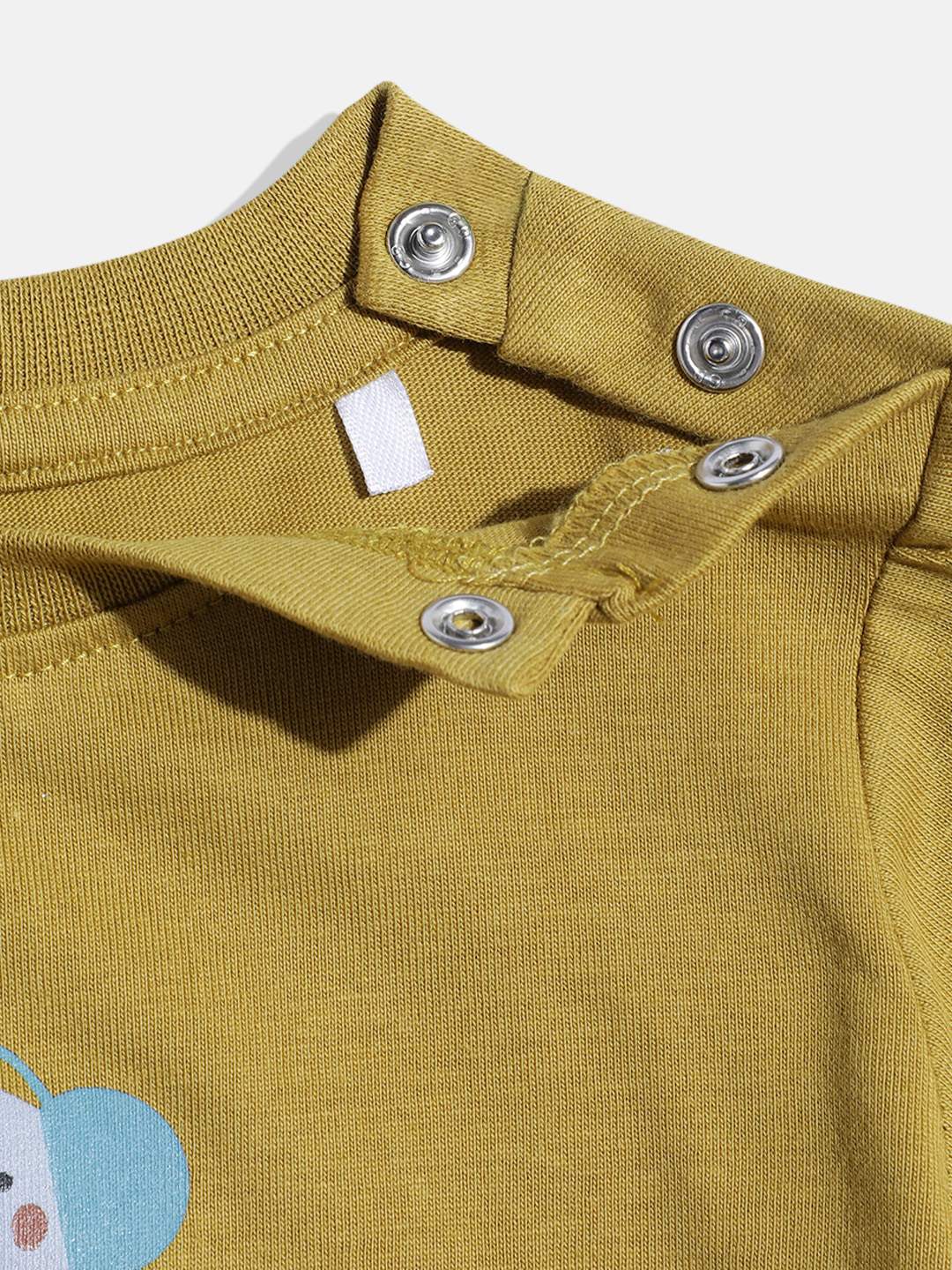 https://cdn.fynd.com/v2/falling-surf-7c8bb8/fyprod/wrkr/products/pictures/item/free/original/000000410405131001/0T7aah2n30B-GG25123_15.jpg