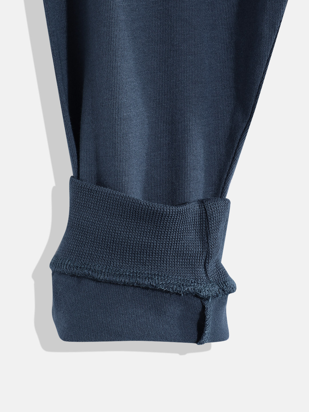 https://cdn.fynd.com/v2/falling-surf-7c8bb8/fyprod/wrkr/products/pictures/item/free/original/000000410405141001/eJdTh9LASuM-410405141001_11.jpg